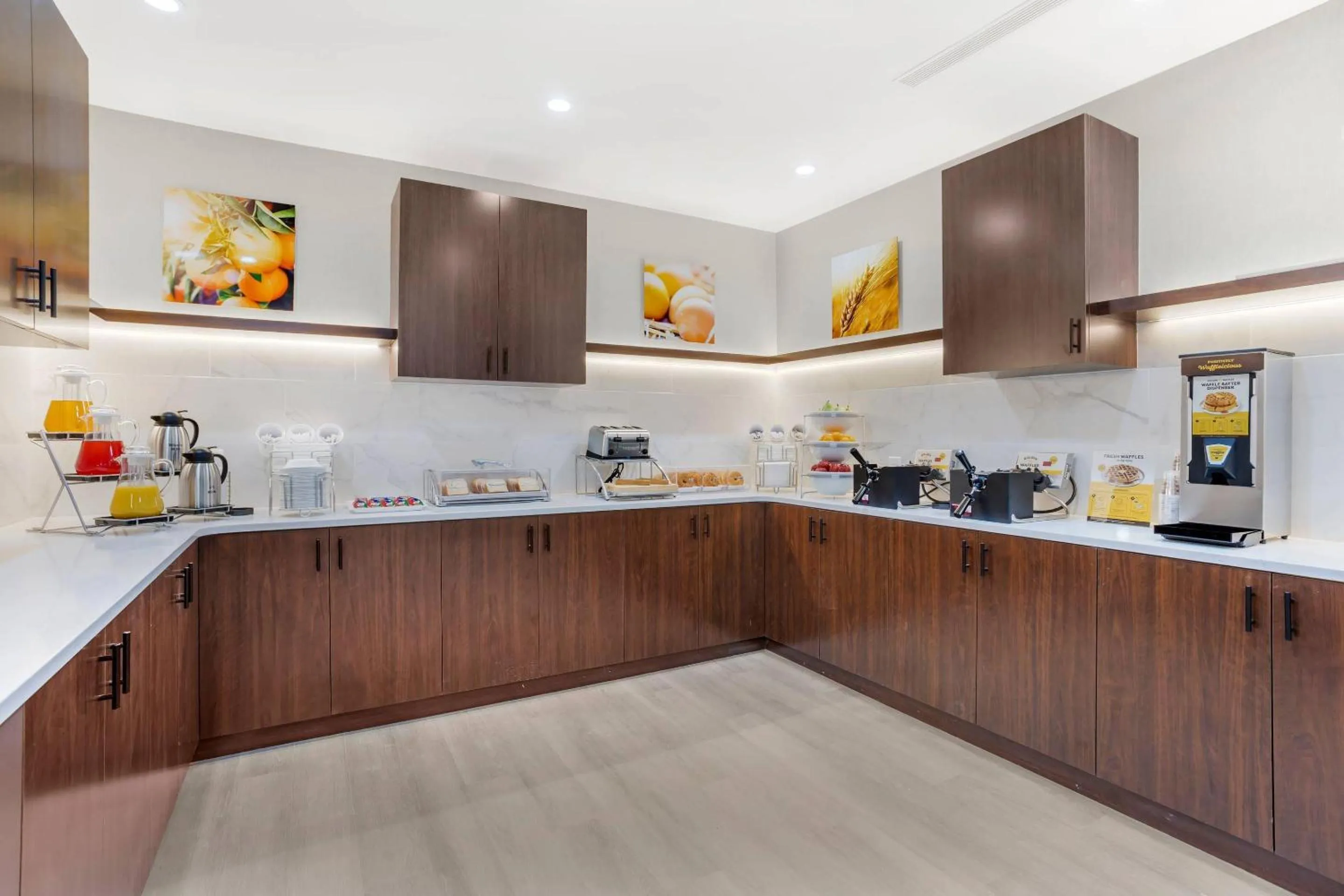 Breakfast in Comfort Suites Central Valley - Woodbury