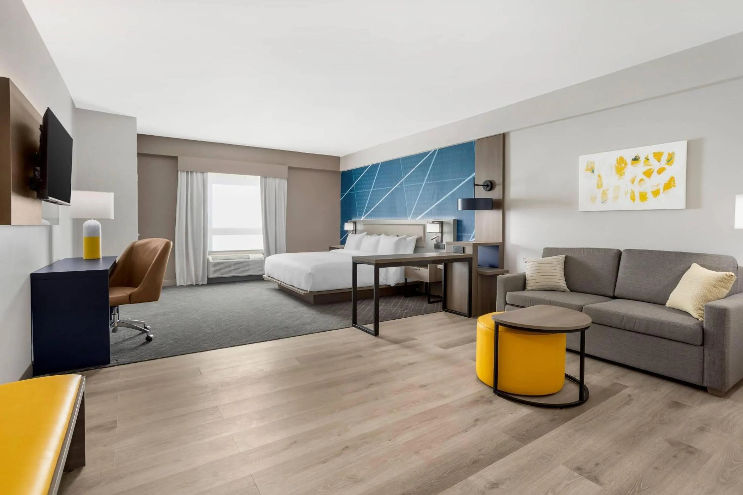 Bedroom in Comfort Suites Central Valley - Woodbury