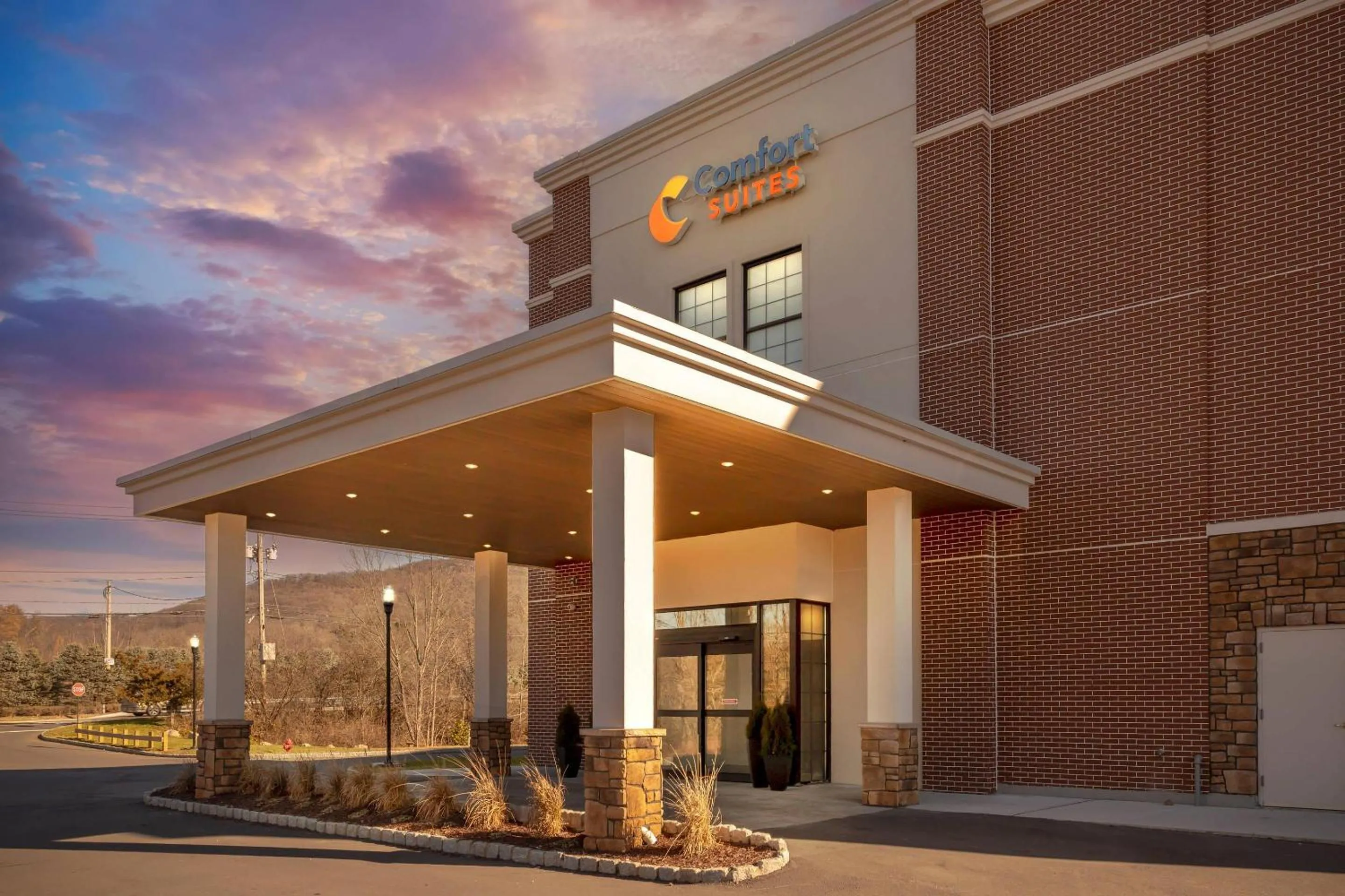 Property building in Comfort Suites Central Valley - Woodbury