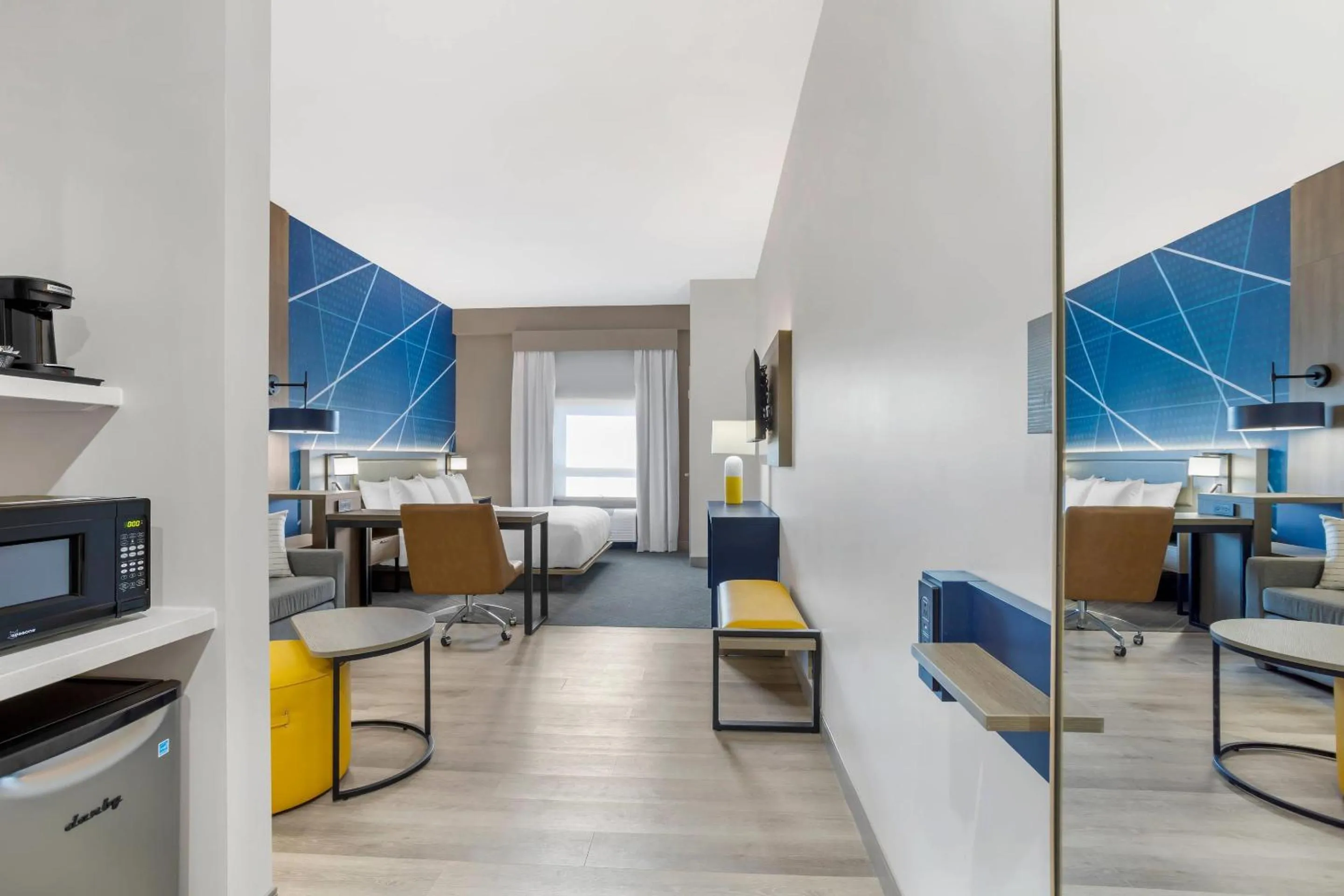 Photo of the whole room in Comfort Suites Central Valley - Woodbury