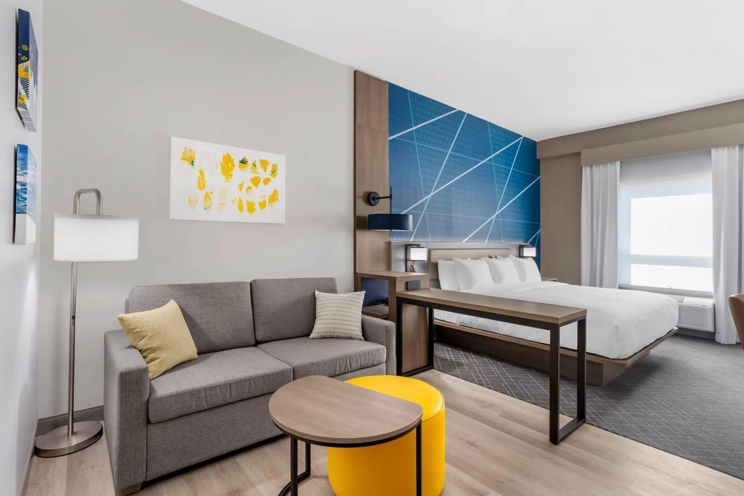 Bedroom, Bed in Comfort Suites Central Valley - Woodbury