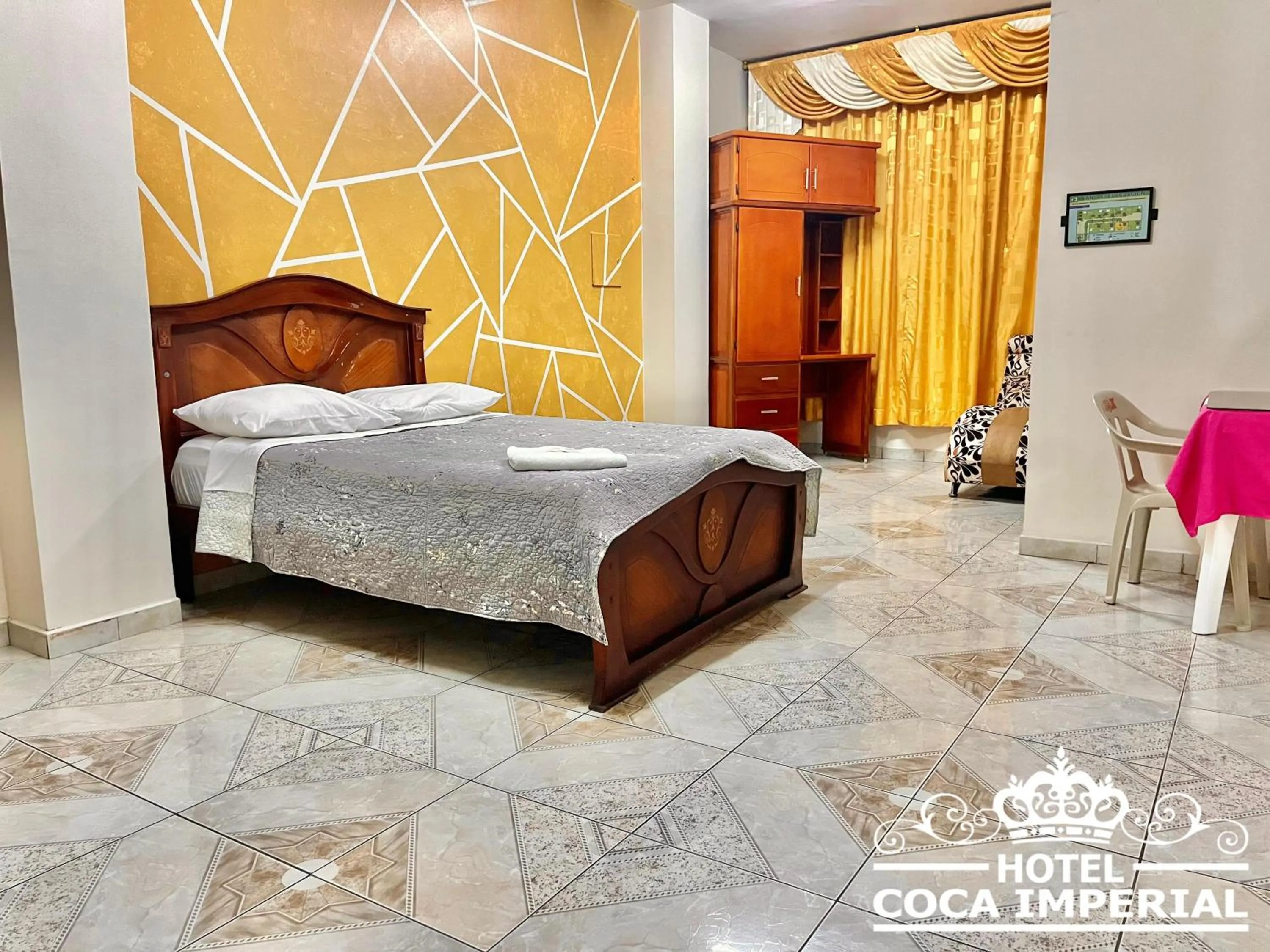 Staff, Bed in Hotel Coca Imperial