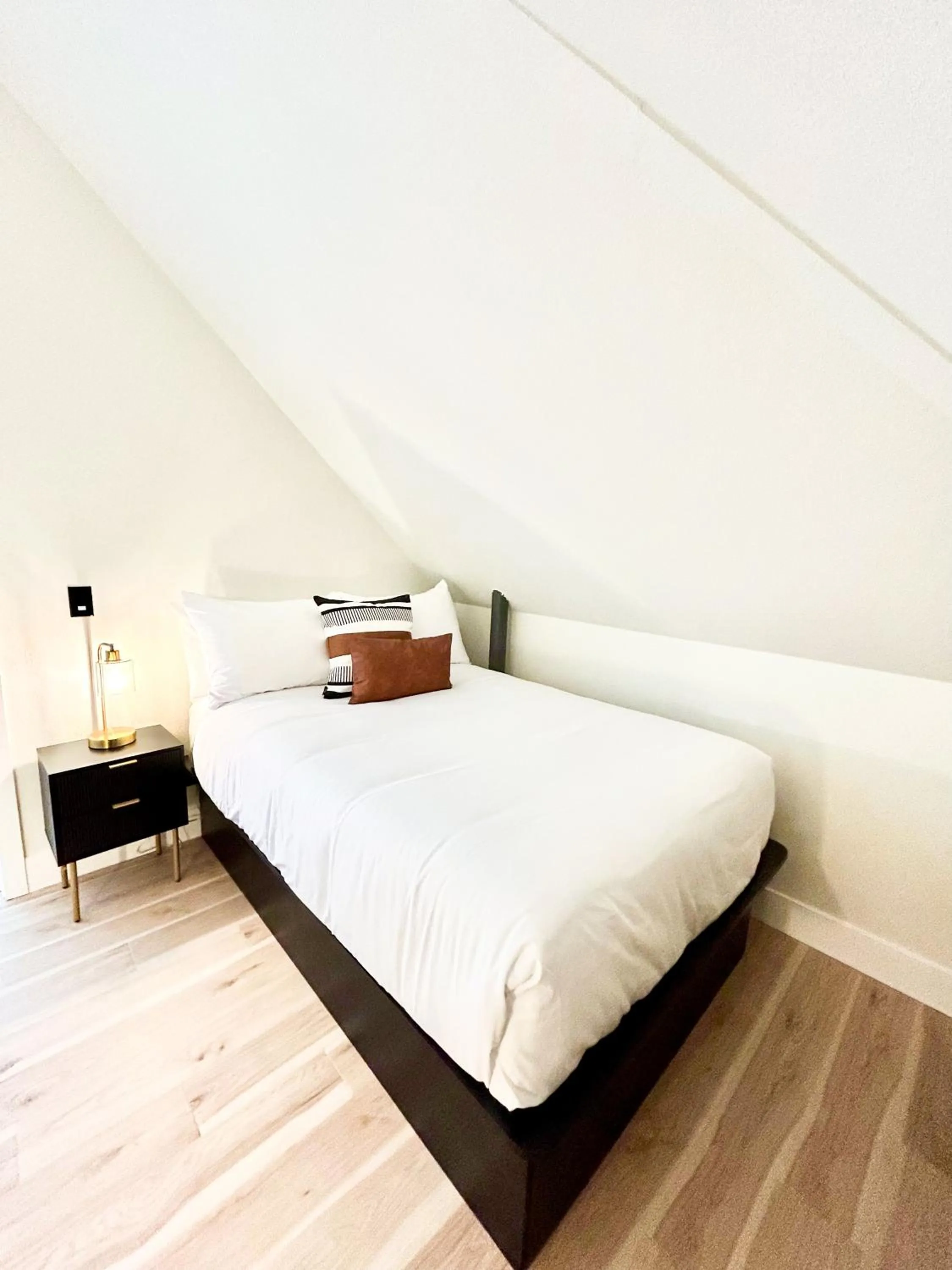 Bed in New Haven Inn