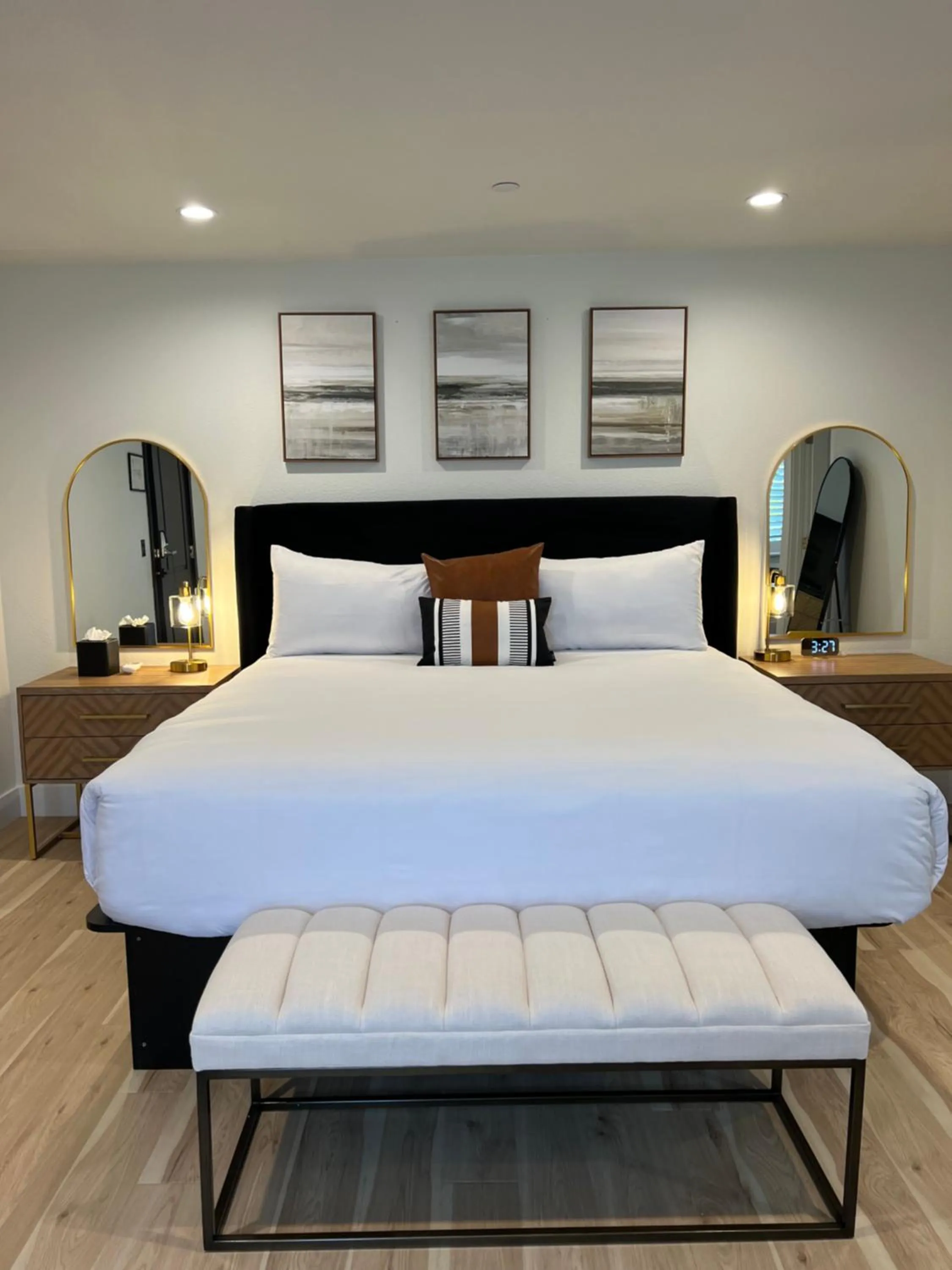 Bed in New Haven Inn