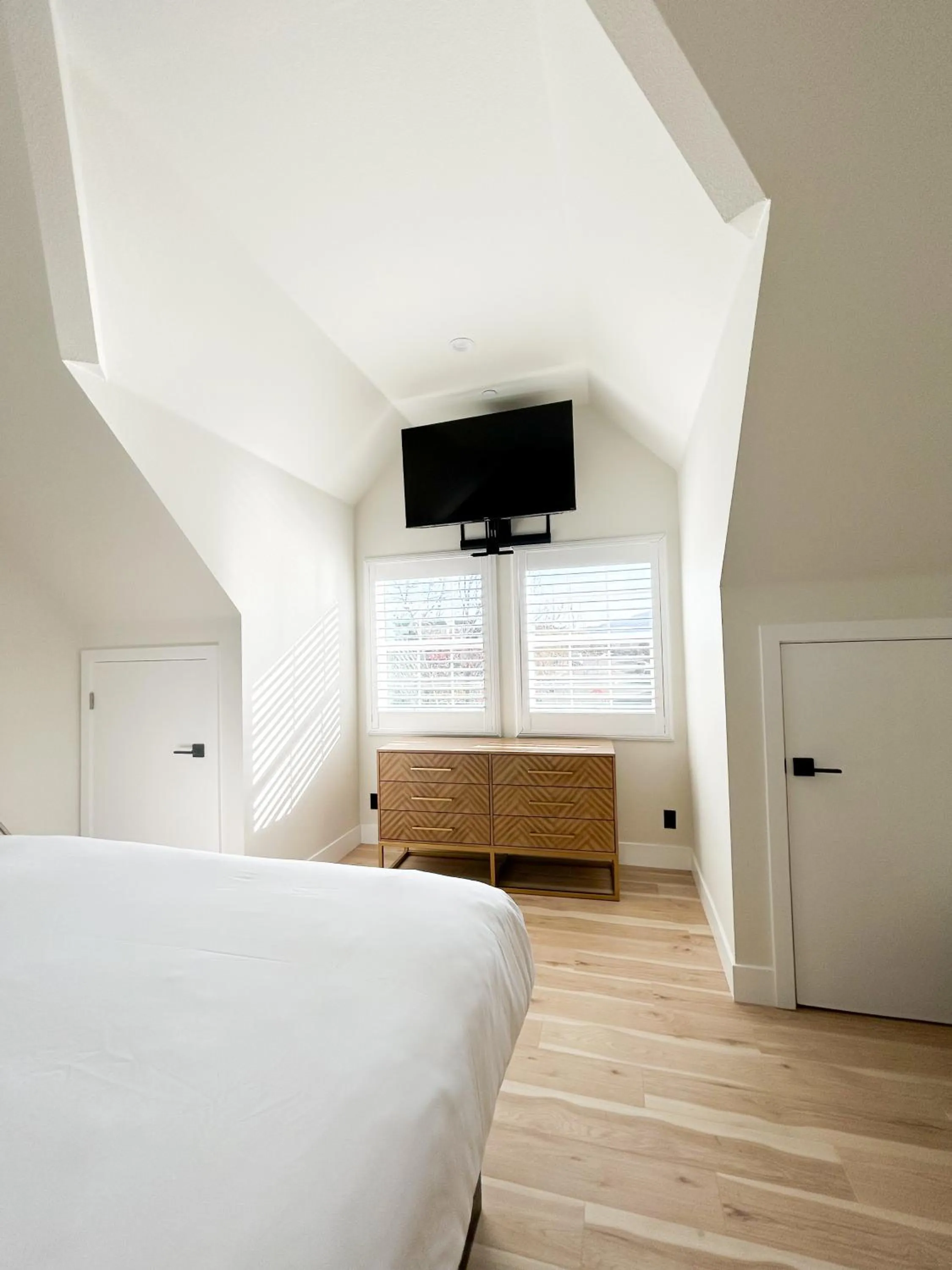 Bed in New Haven Inn