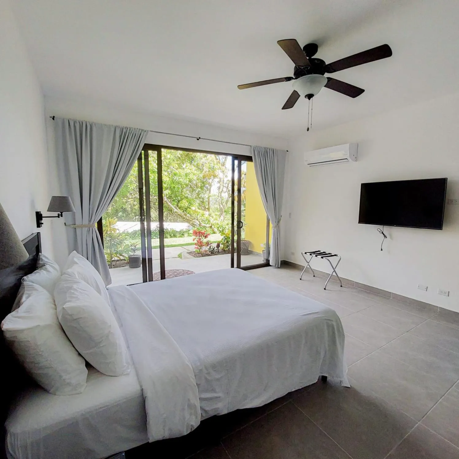 Bed in The Golden Frog Inn