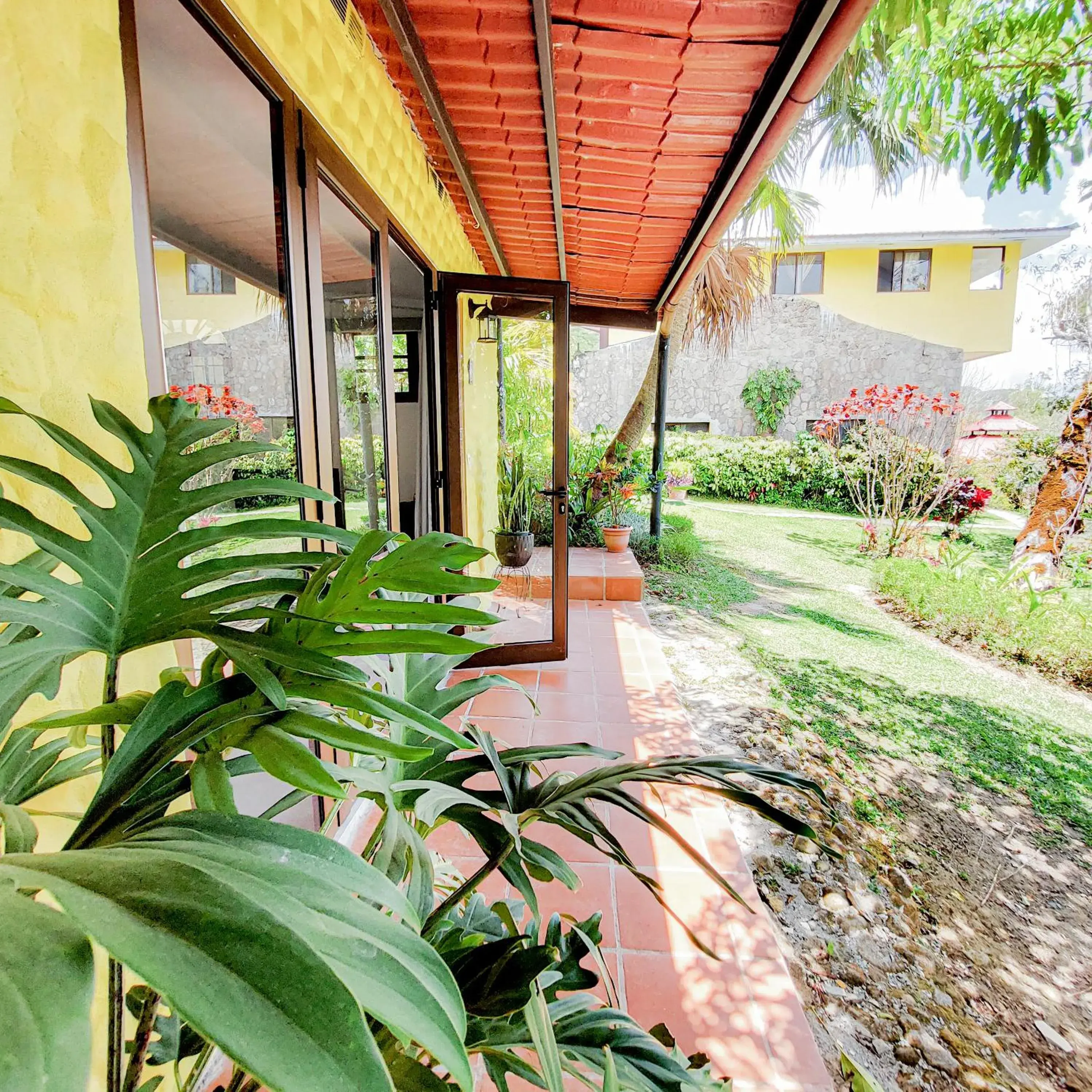 Family Room in The Golden Frog Inn Family Room in The Golden Frog Inn