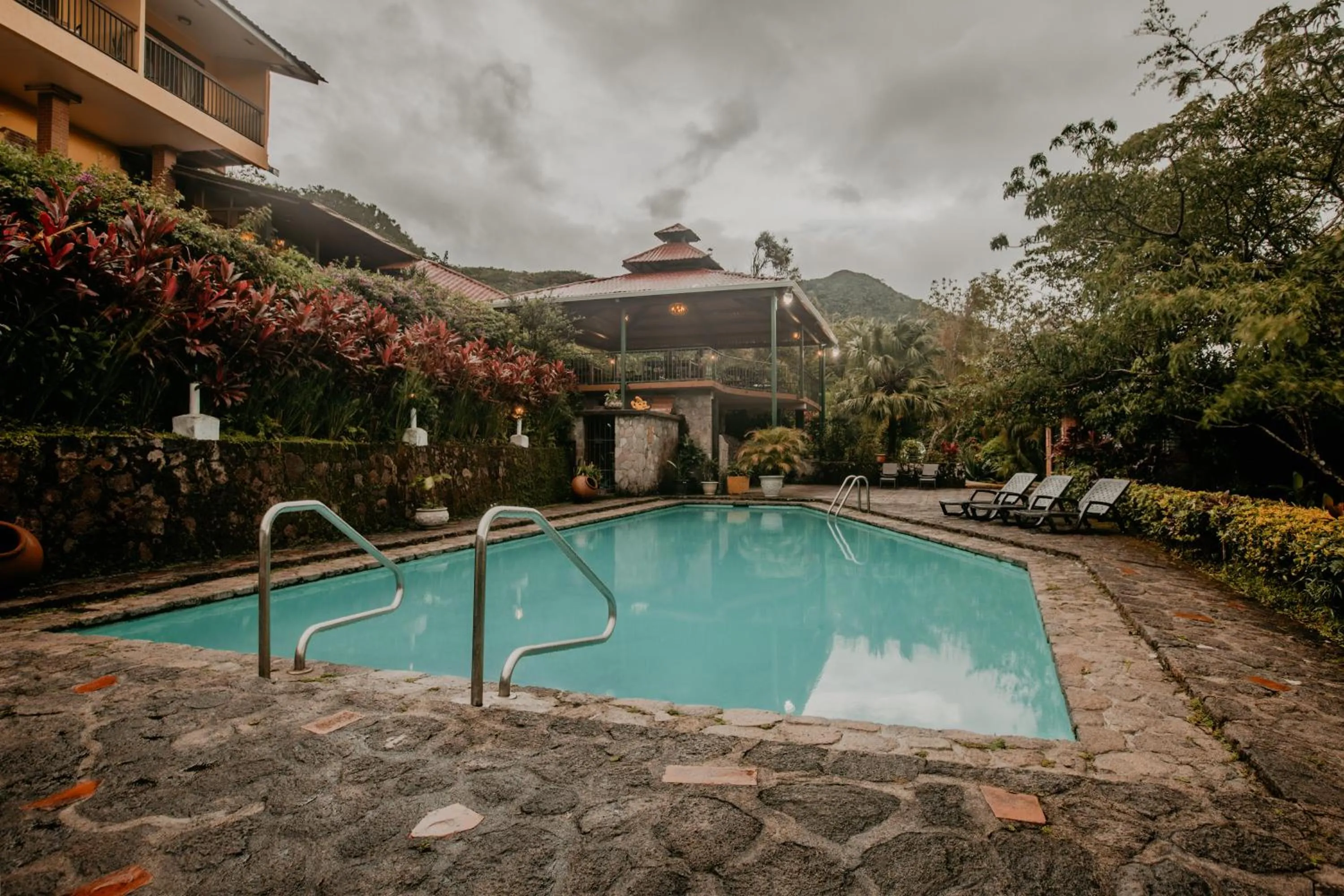 Swimming pool in The Golden Frog Inn