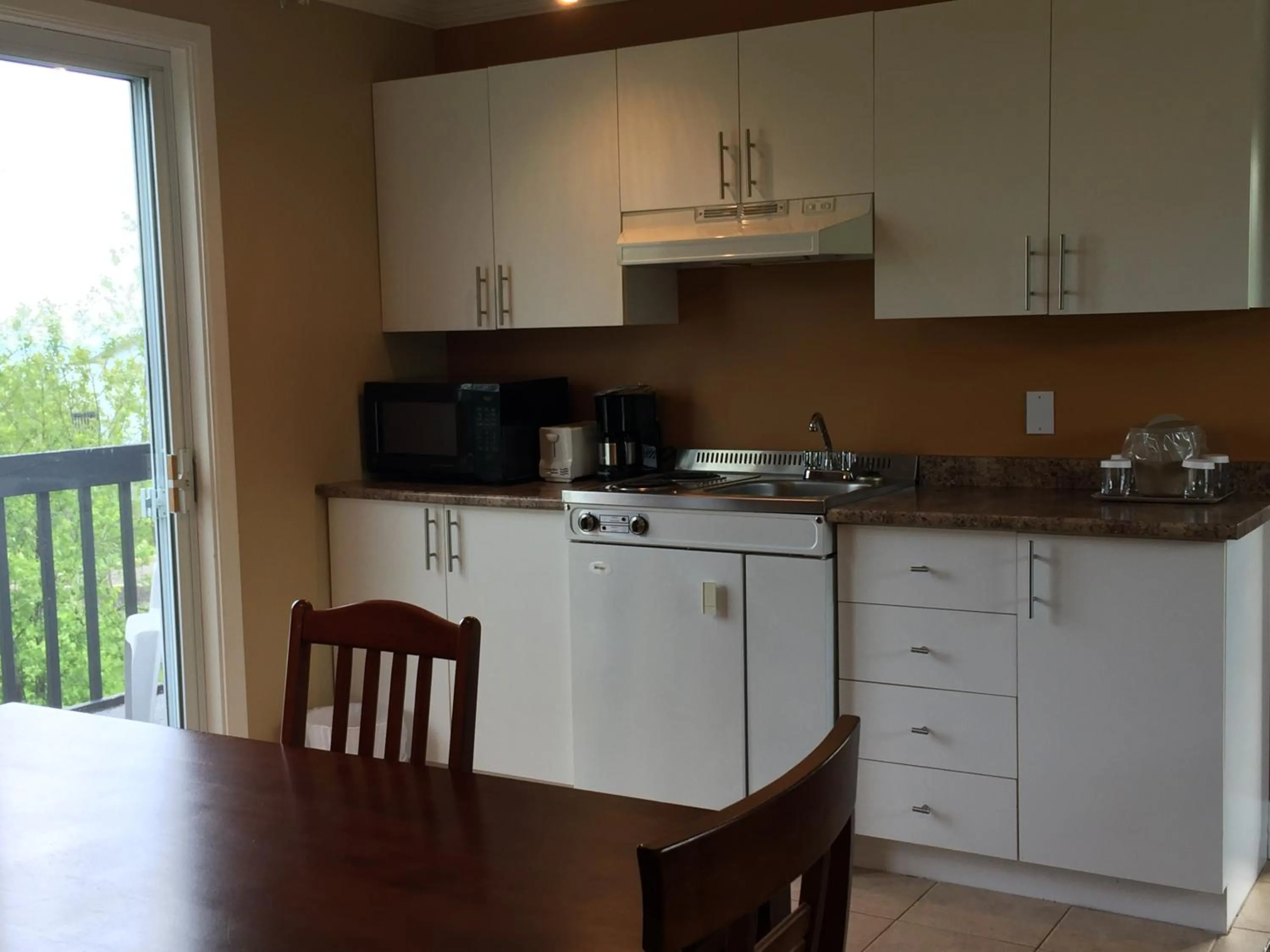 Kitchen or kitchenette in Hôtel Maison Blanche