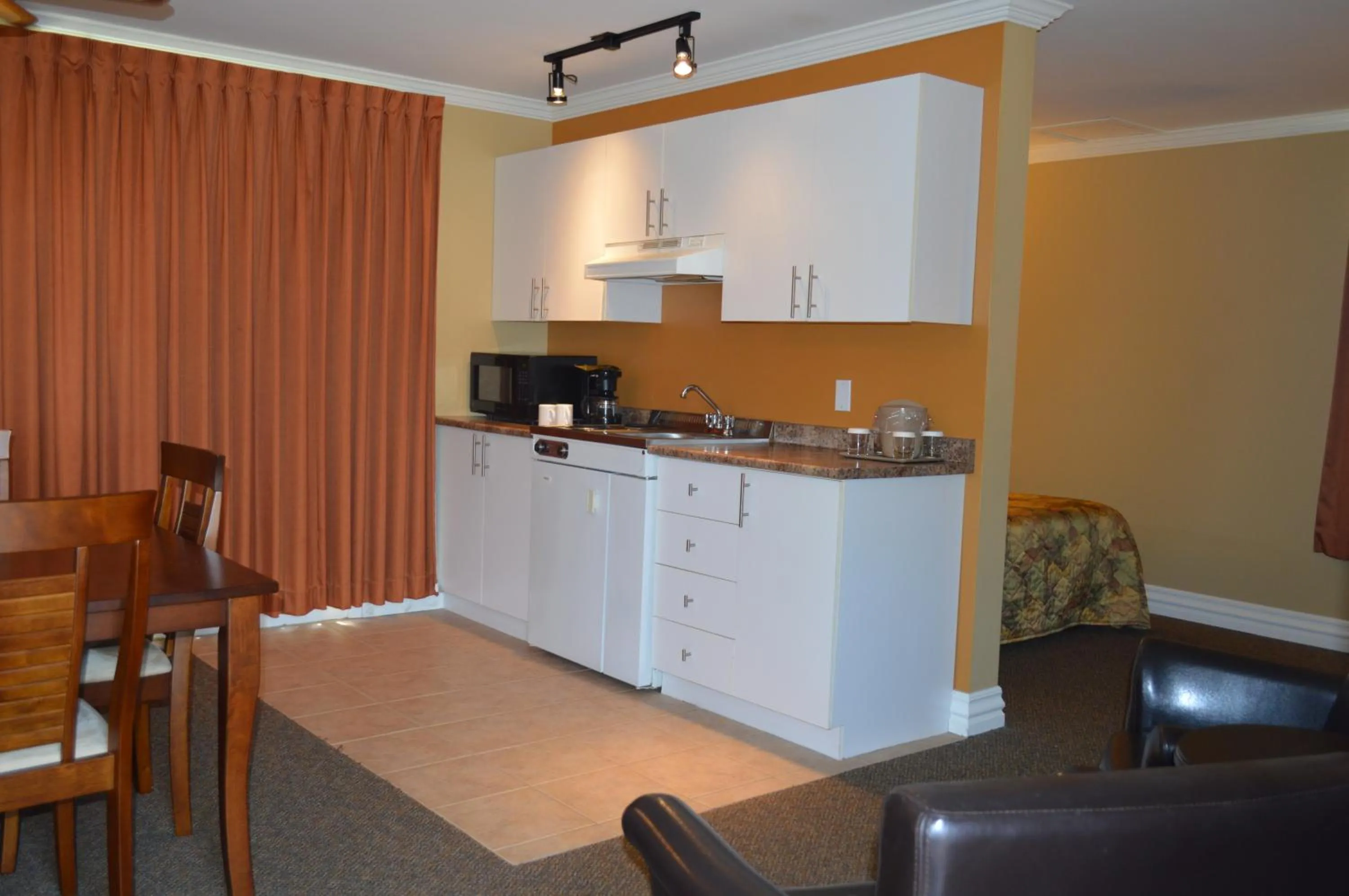 Kitchen or kitchenette in Hôtel Maison Blanche