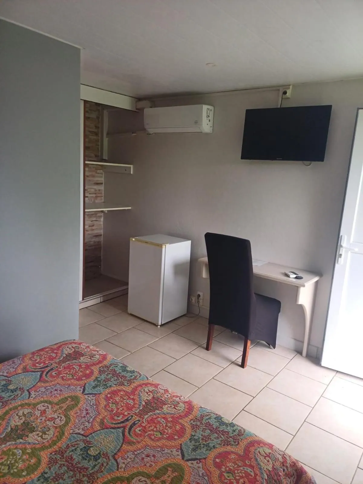 Photo of the whole room in Airport Hotel