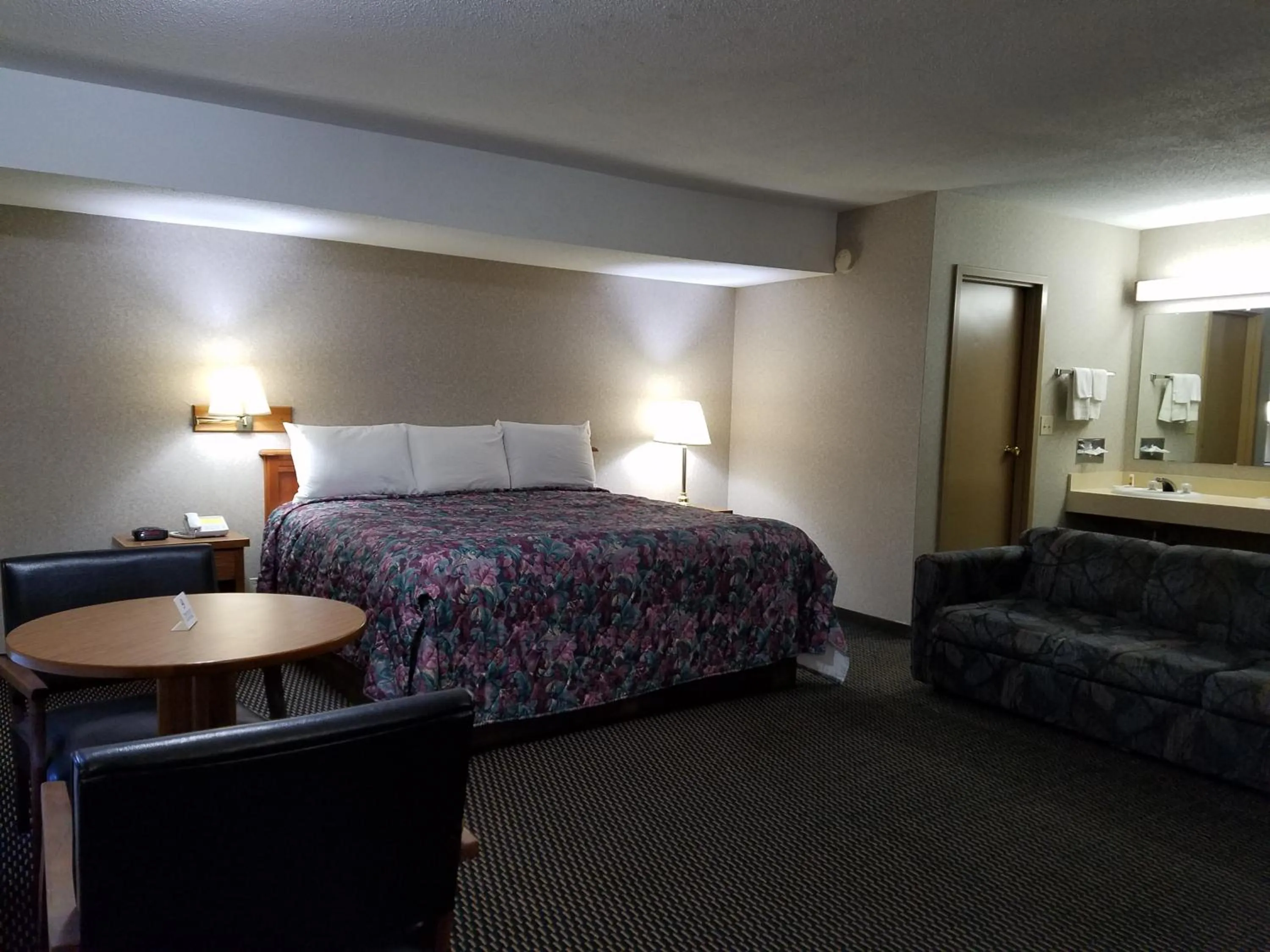 Photo of the whole room, Bed in Rodeway Inn Blair