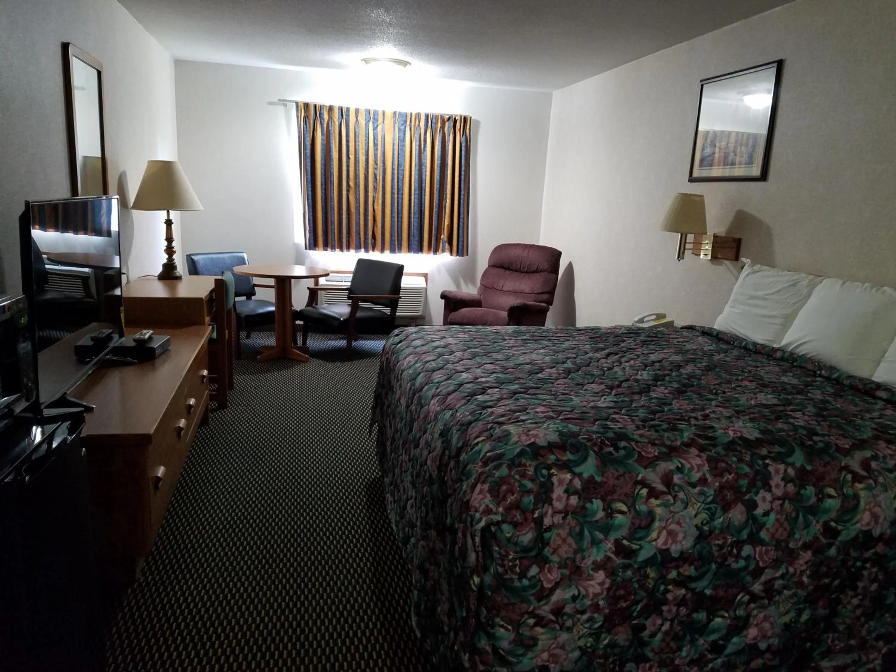 Photo of the whole room, Bed in Rodeway Inn Blair