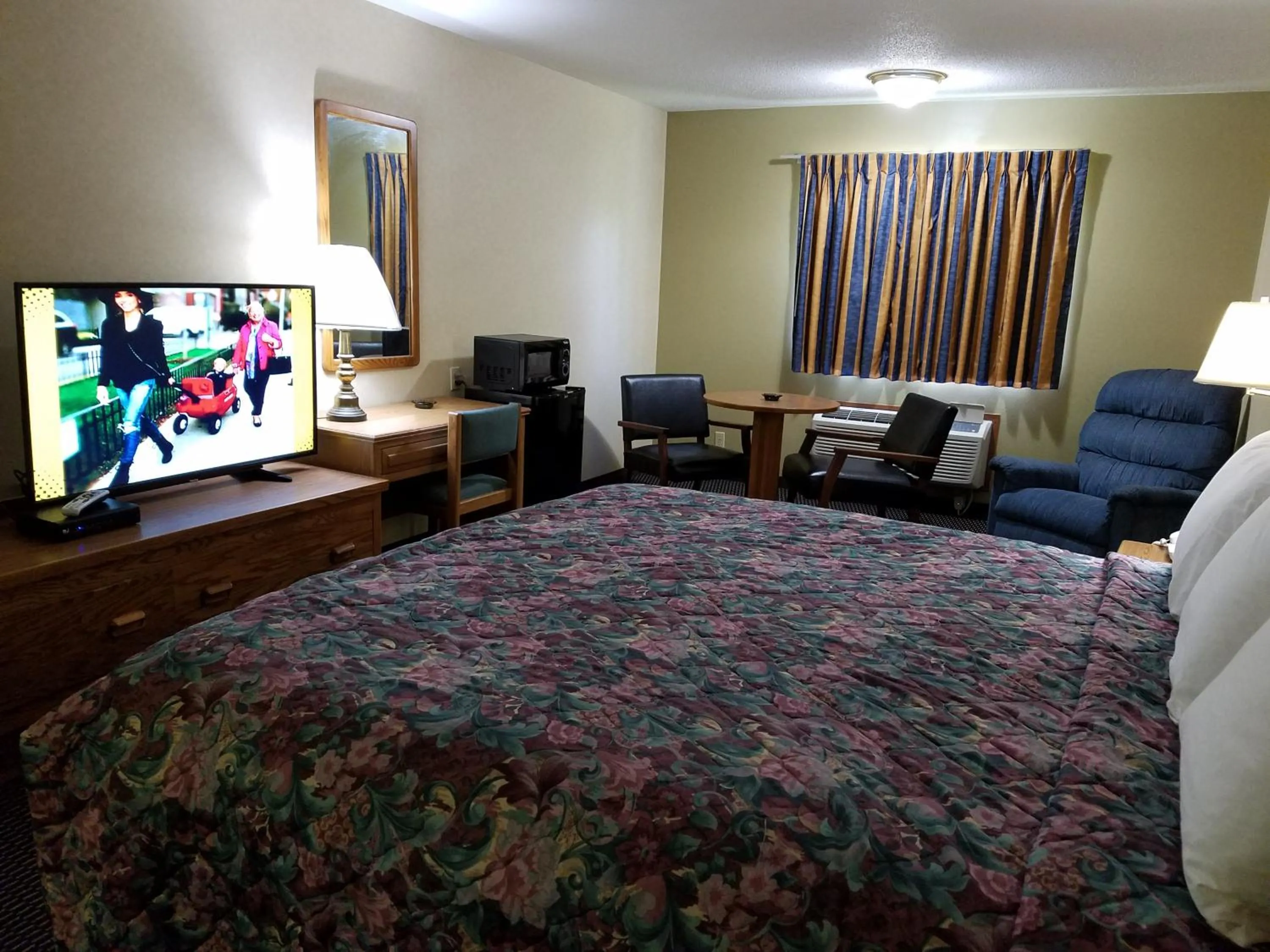 Photo of the whole room, Bed in Rodeway Inn Blair