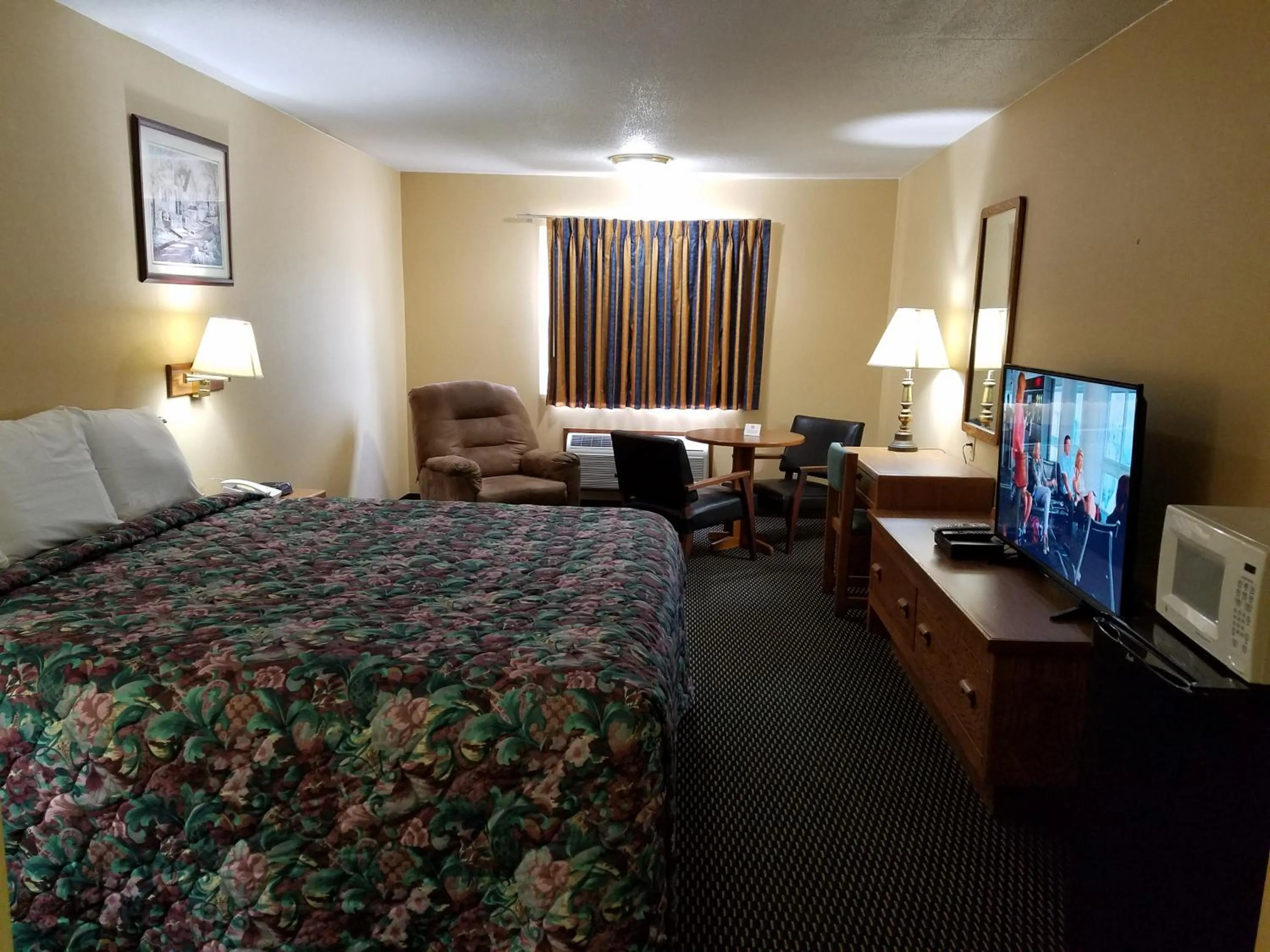 Photo of the whole room, Bed in Rodeway Inn Blair