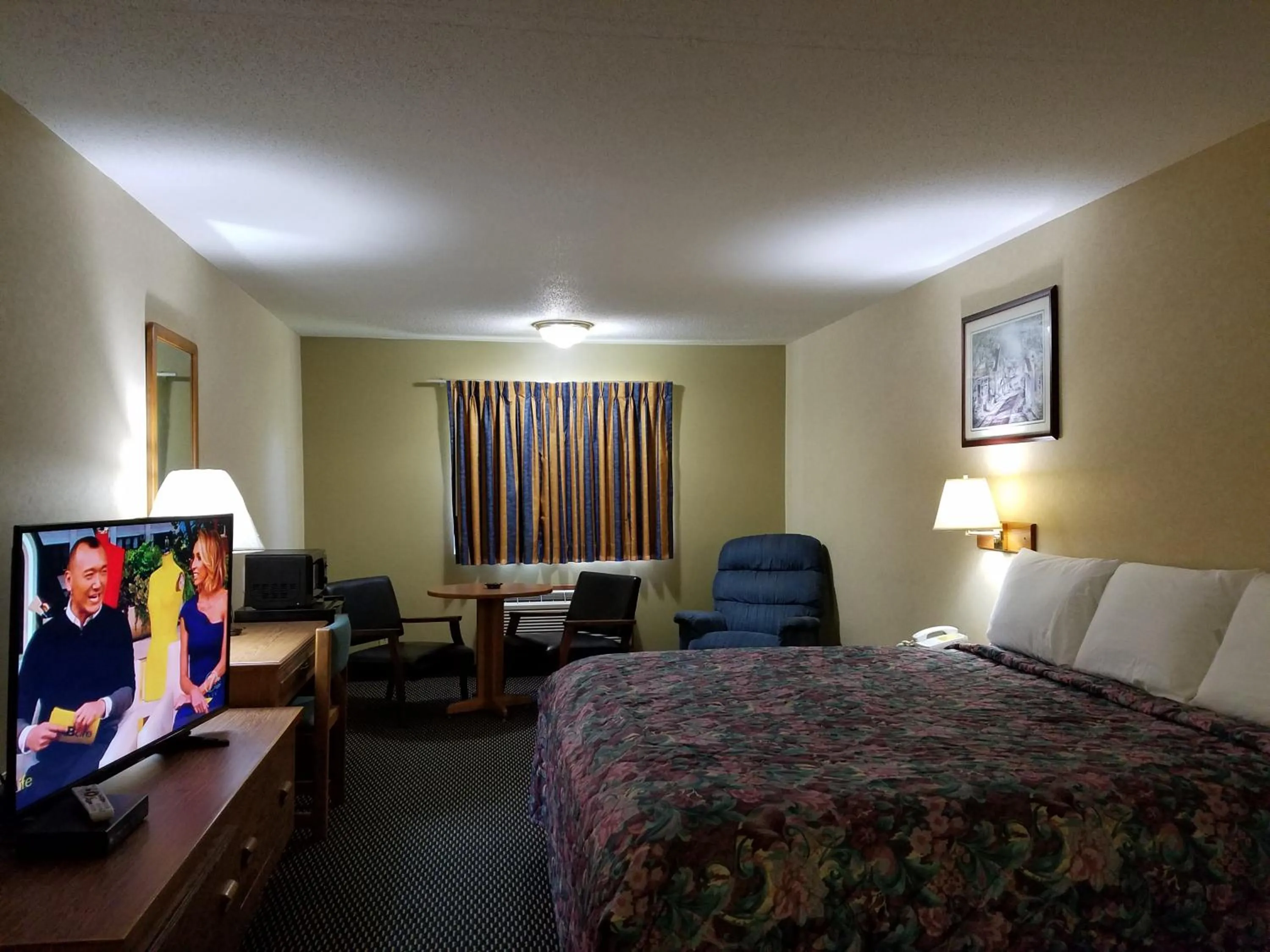 Photo of the whole room, Bed in Rodeway Inn Blair