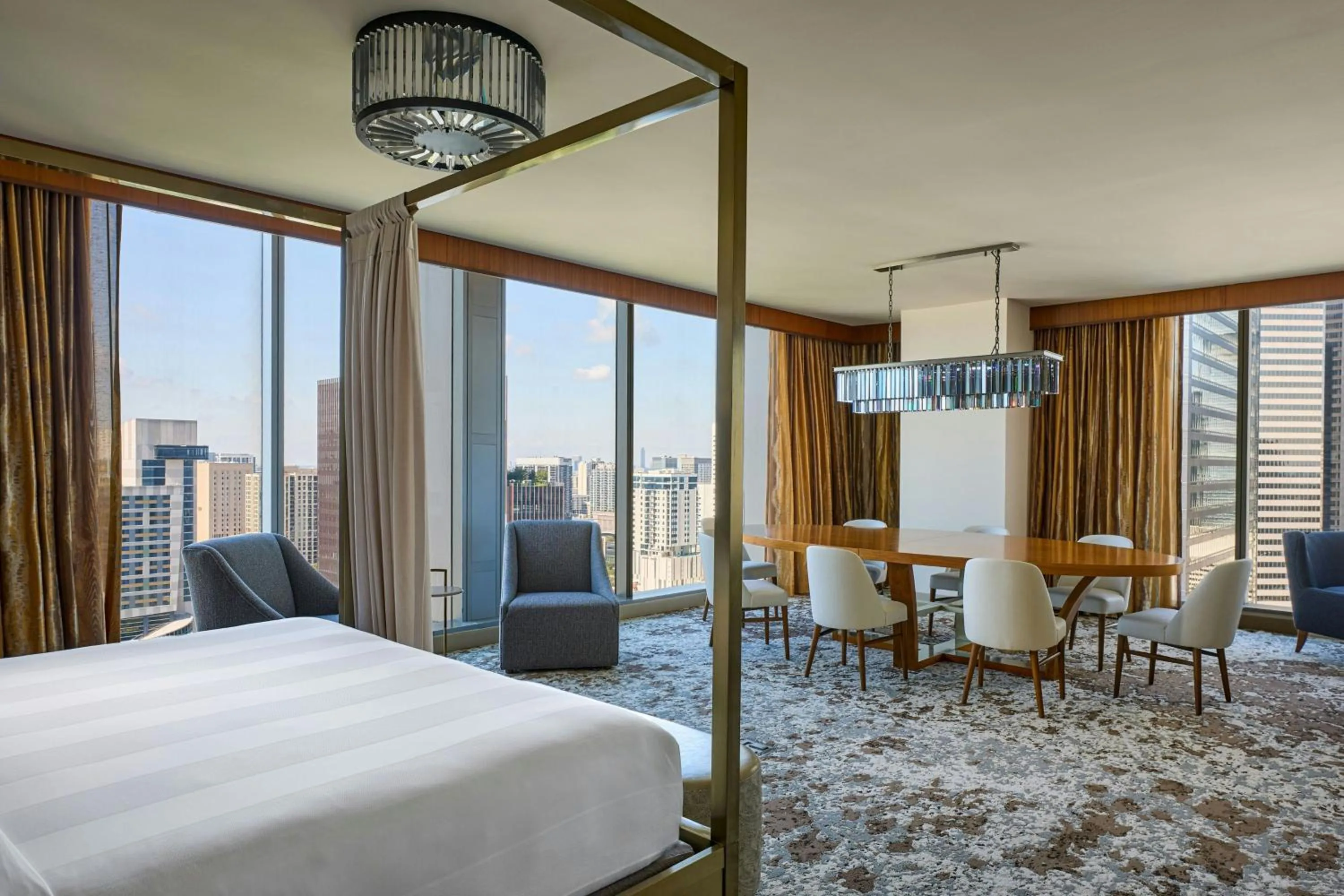 Photo of the whole room, Bed in Marriott Marquis Houston