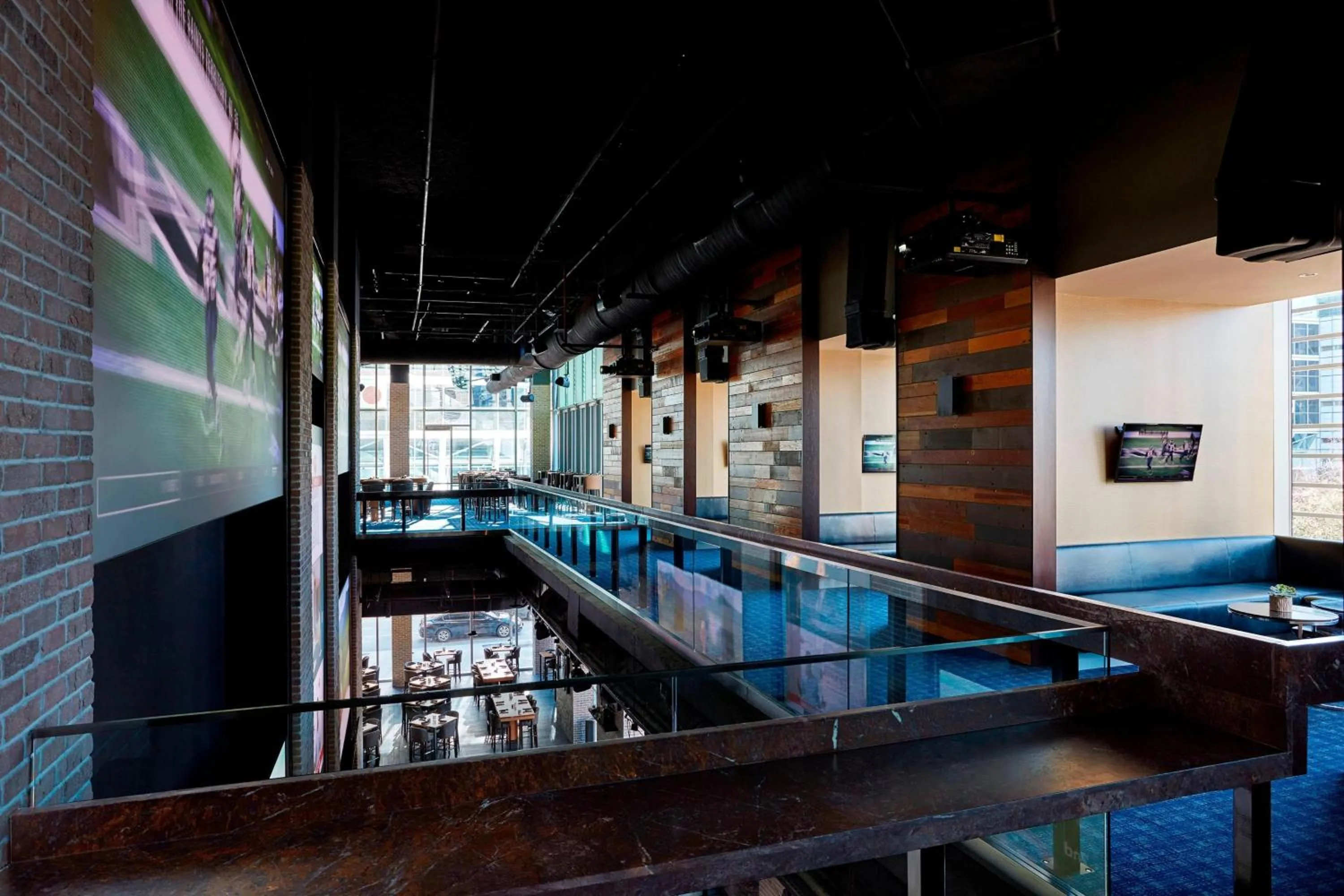 Restaurant/places to eat in Marriott Marquis Houston