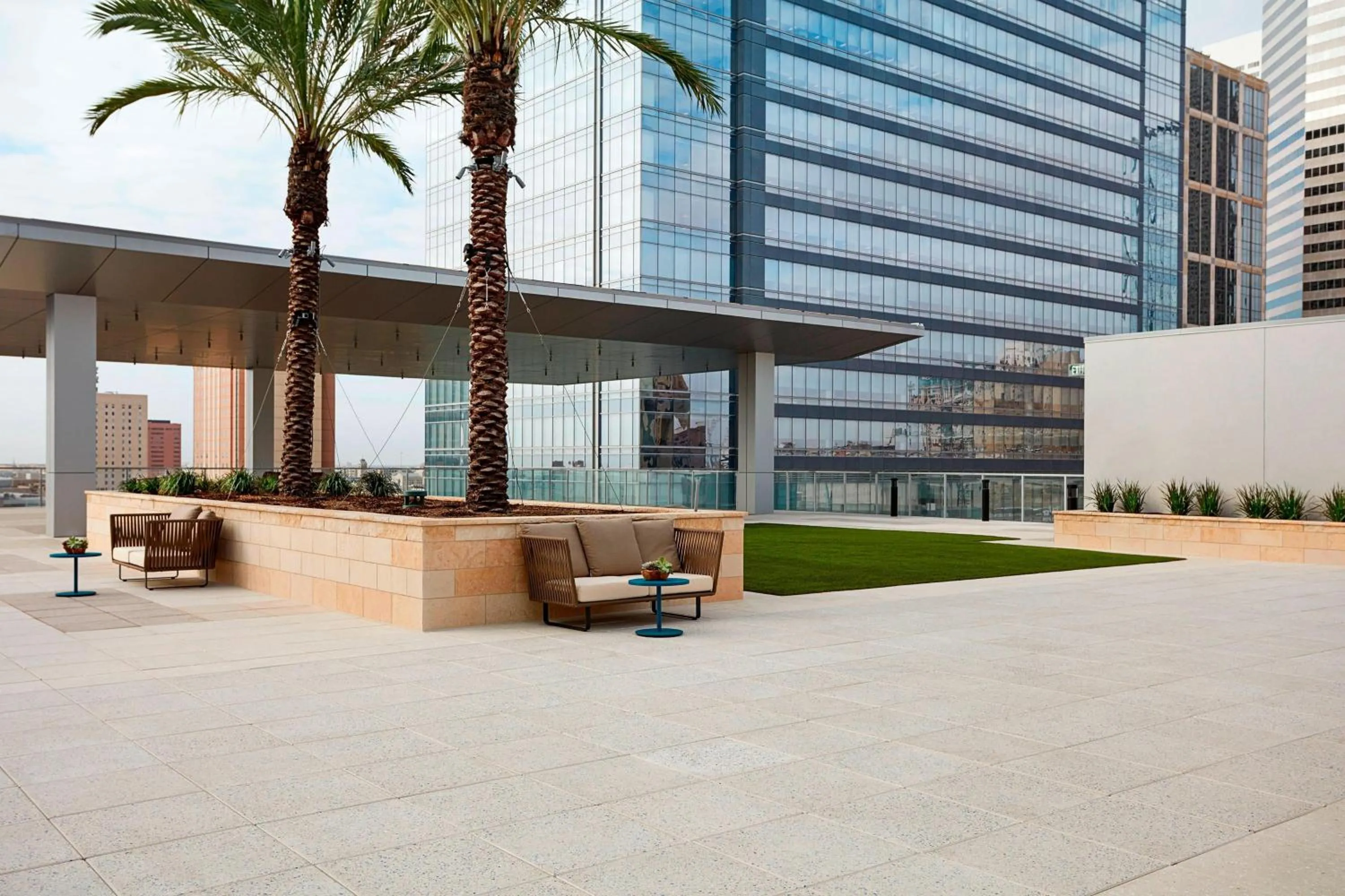 Swimming pool in Marriott Marquis Houston