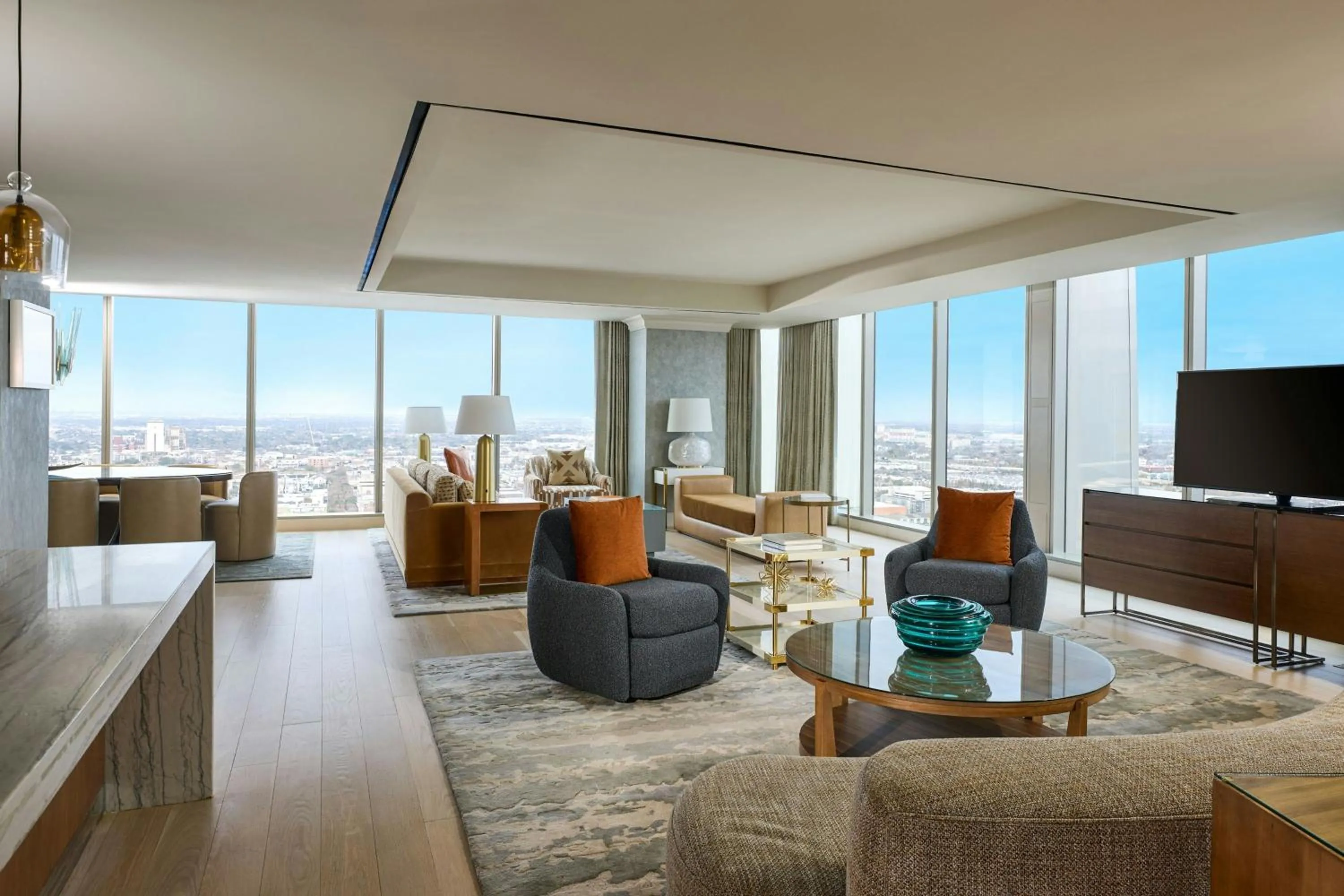 Living room in Marriott Marquis Houston