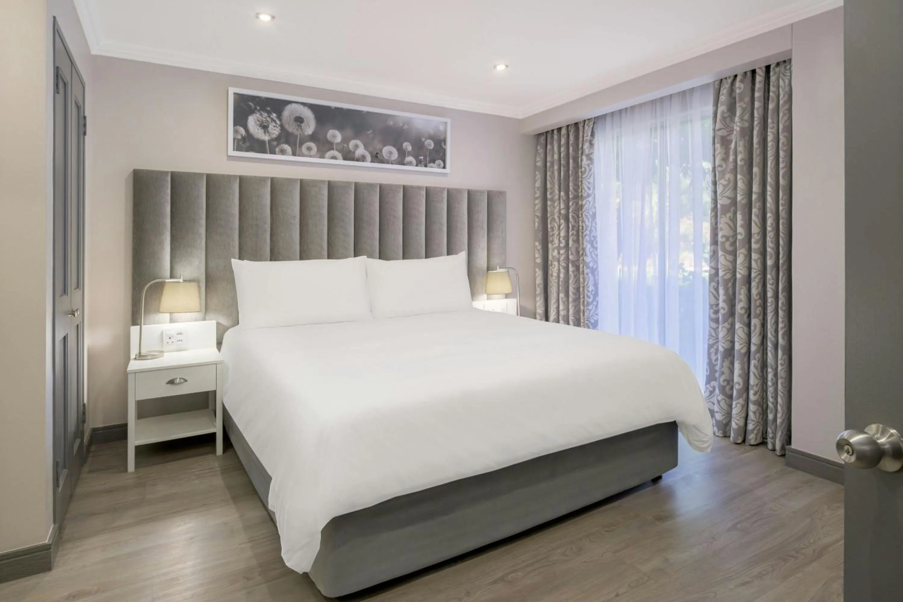 Bedroom, Bed in Protea Hotel by Marriott Johannesburg Balalaika Sandton