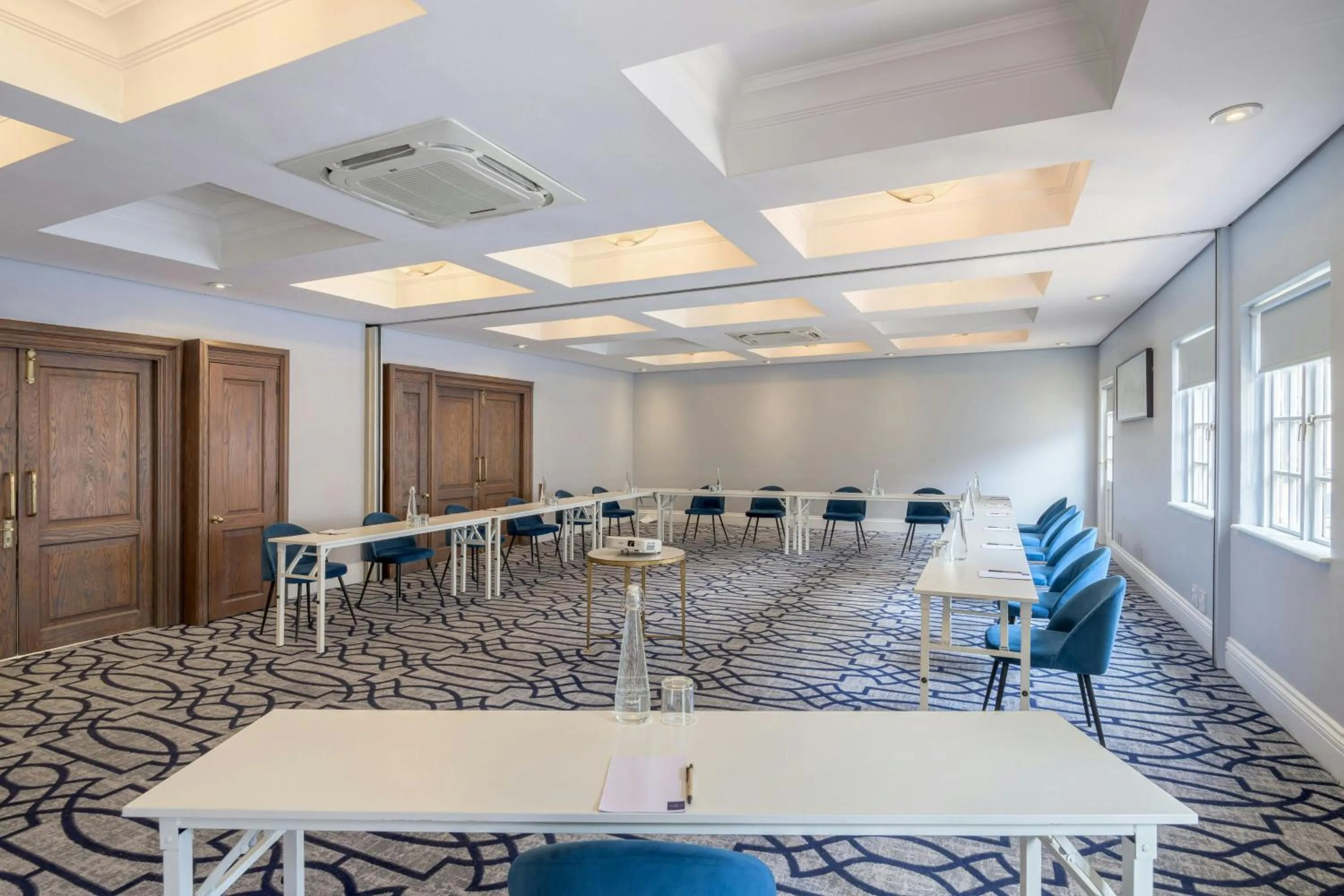 Meeting/conference room in Protea Hotel by Marriott Johannesburg Balalaika Sandton
