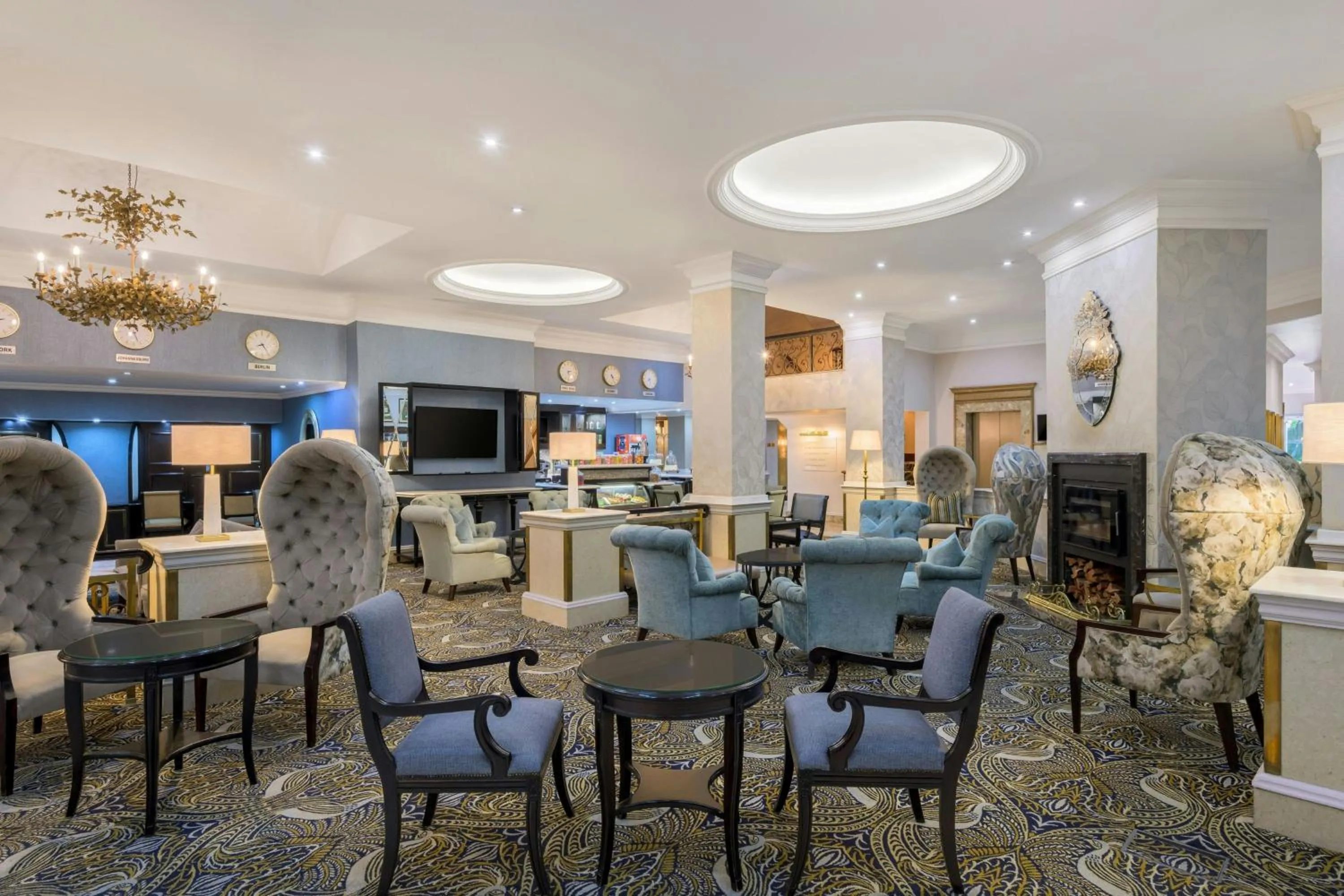 Lobby or reception in Protea Hotel by Marriott Johannesburg Balalaika Sandton