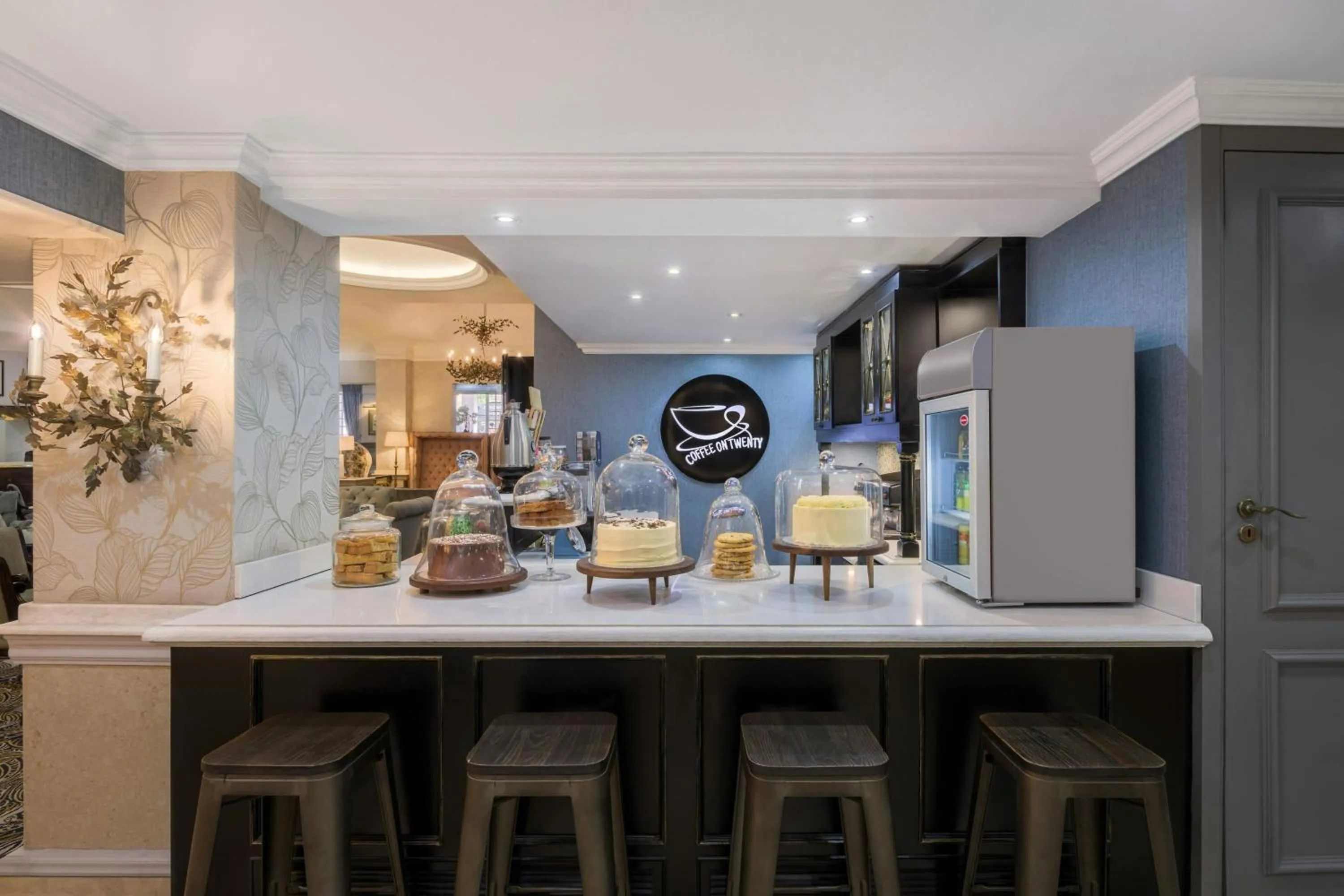 Lobby or reception in Protea Hotel by Marriott Johannesburg Balalaika Sandton