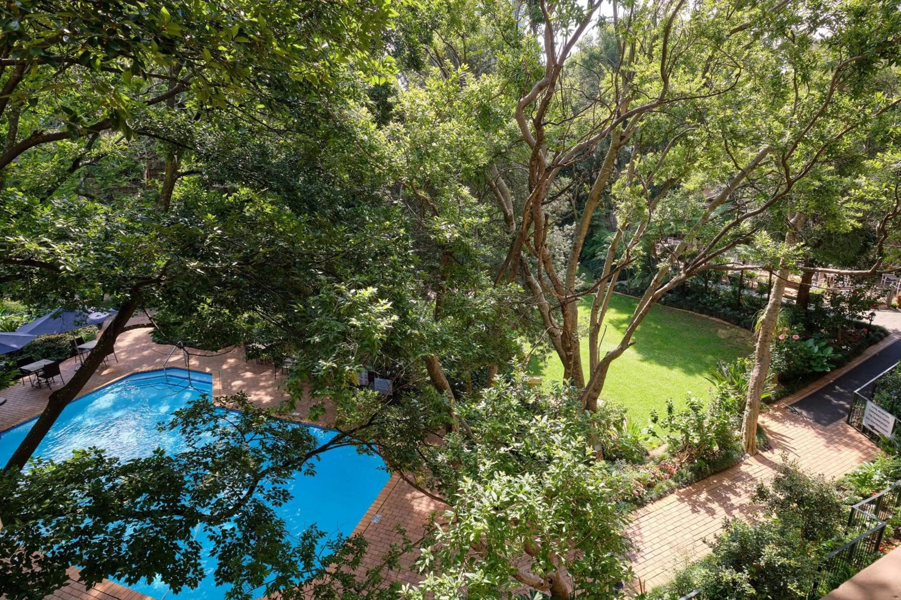 Swimming pool in Protea Hotel by Marriott Johannesburg Balalaika Sandton
