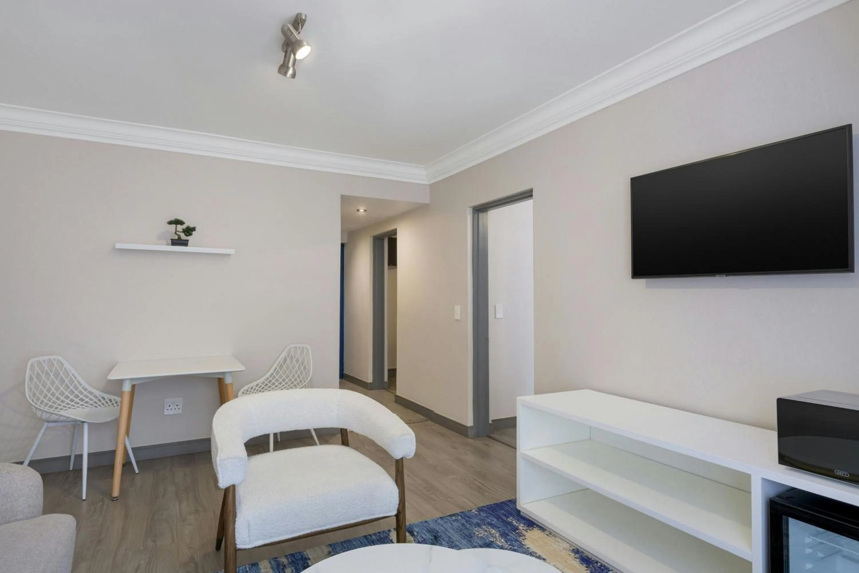 Lounge or bar, Bed in Protea Hotel by Marriott Johannesburg Balalaika Sandton