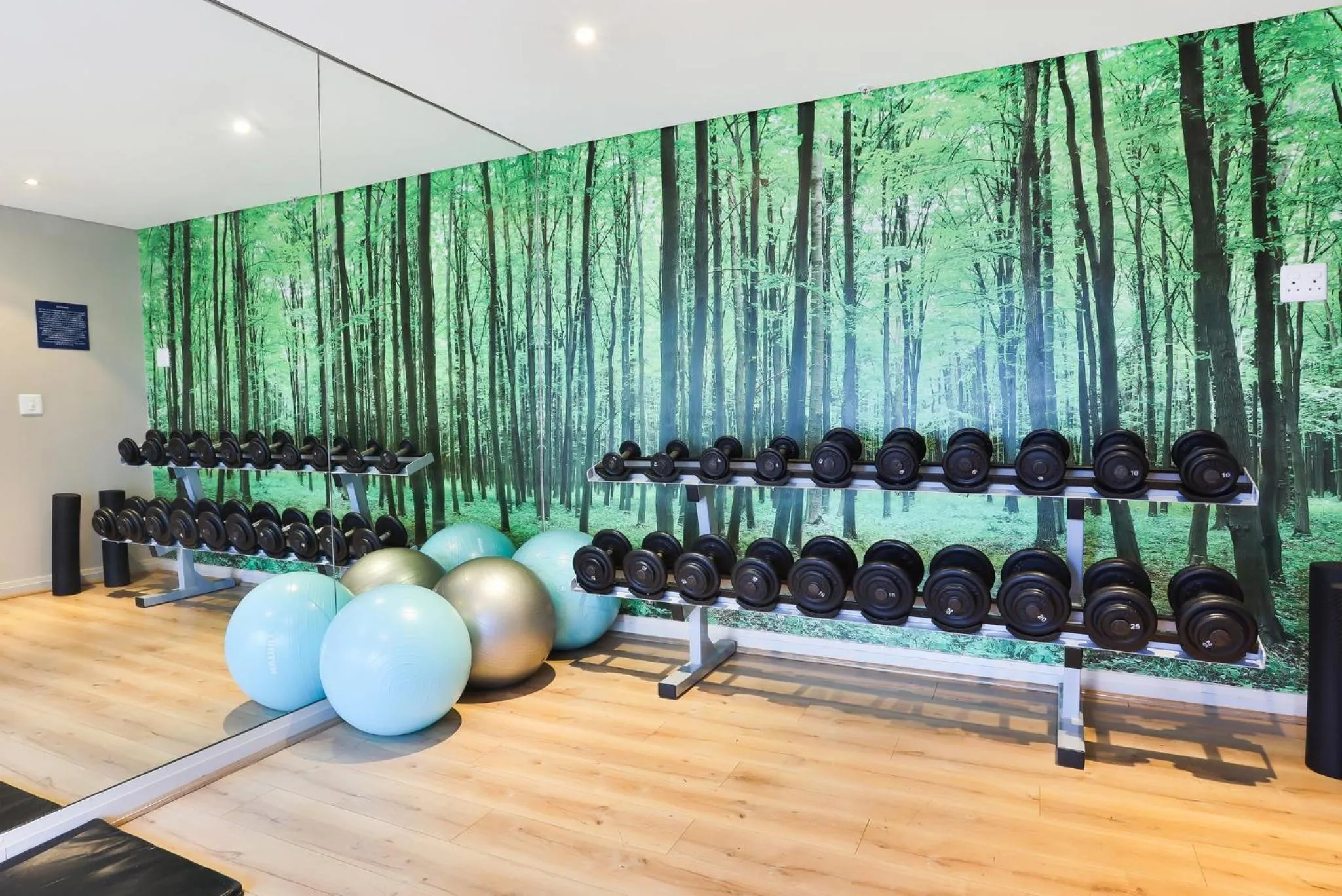 Fitness centre/facilities in Holiday Inn Express Cape Town City Centre by IHG