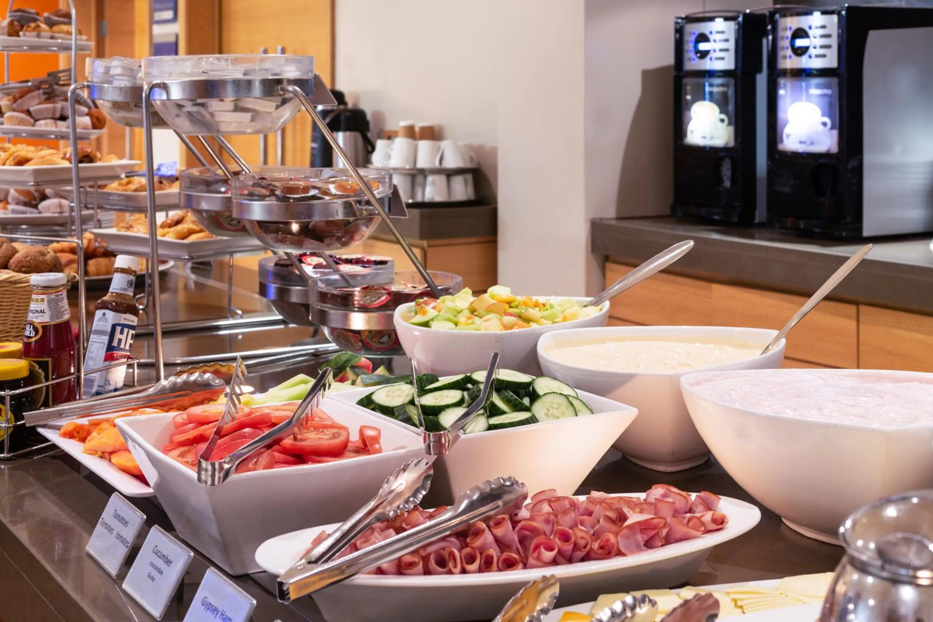 Breakfast in Holiday Inn Express Cape Town City Centre by IHG