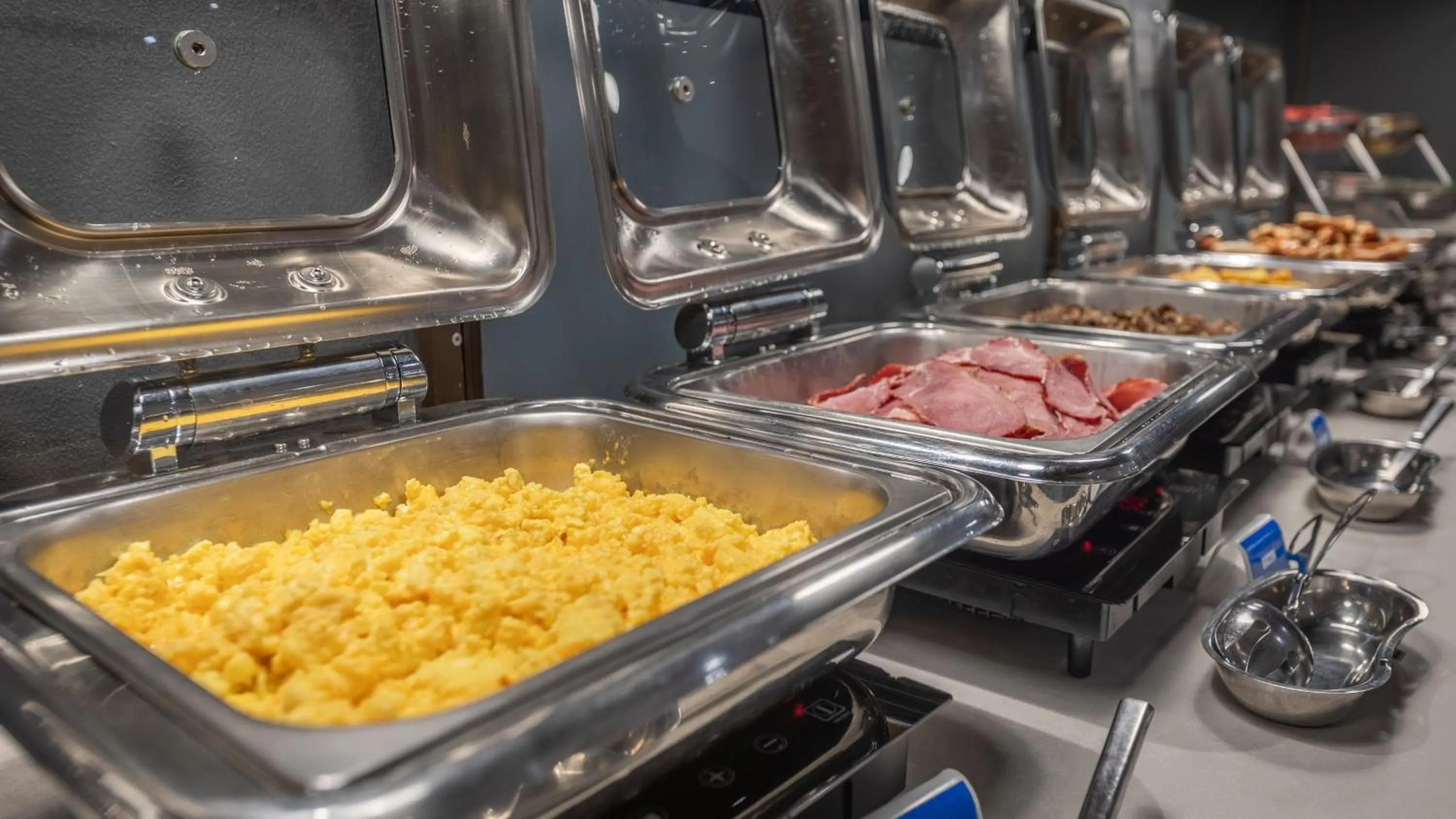 Restaurant/places to eat in Holiday Inn Express Cape Town City Centre by IHG