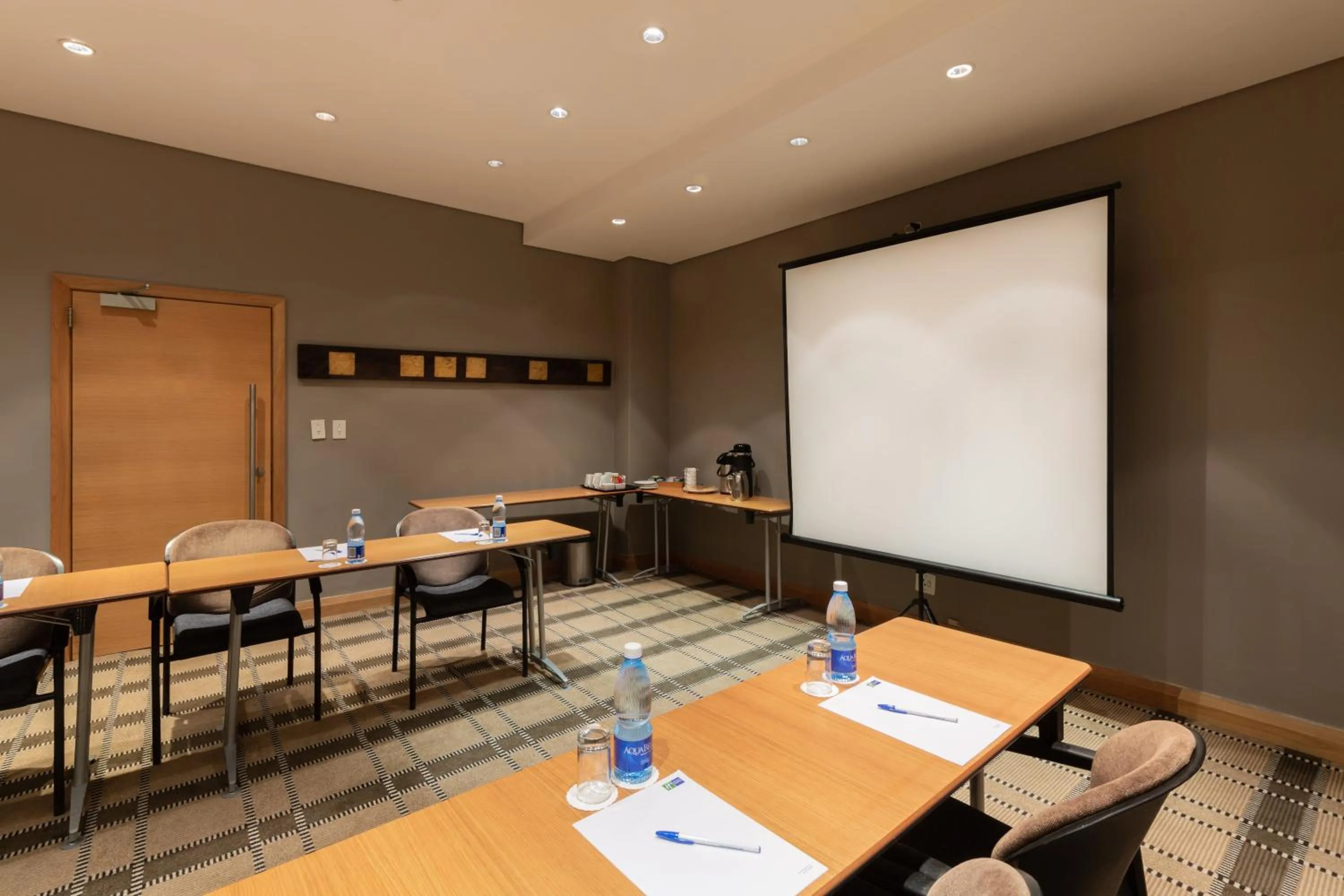 Meeting/conference room in Holiday Inn Express Cape Town City Centre by IHG