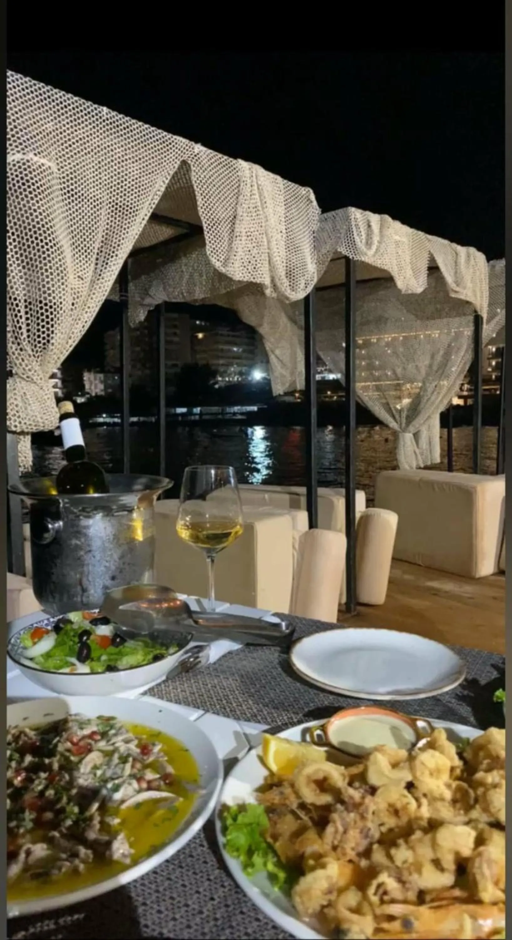 Restaurant/places to eat in Azure Bay Resort