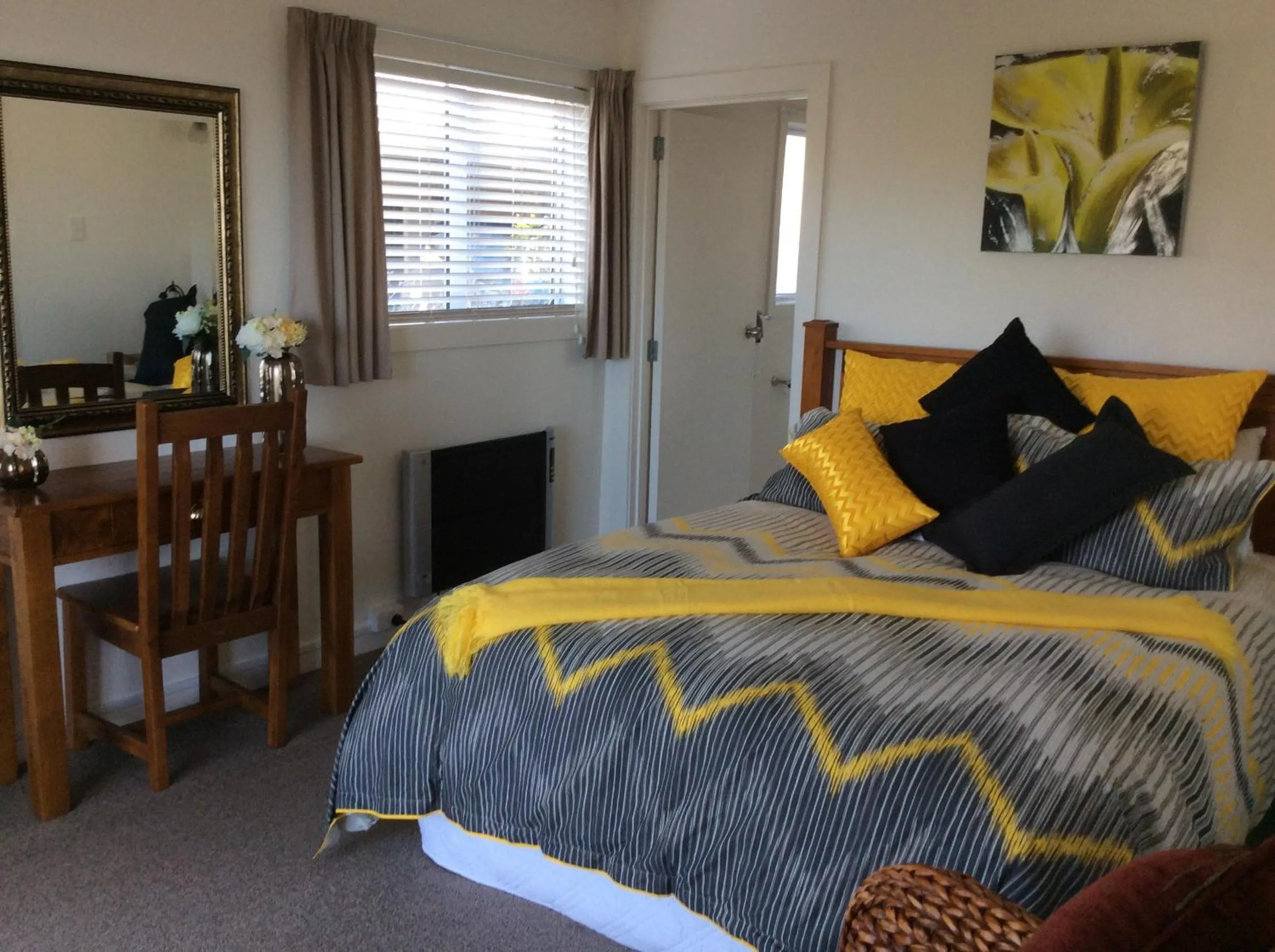 Bed in Noah's Boutique Accommodation Moeraki