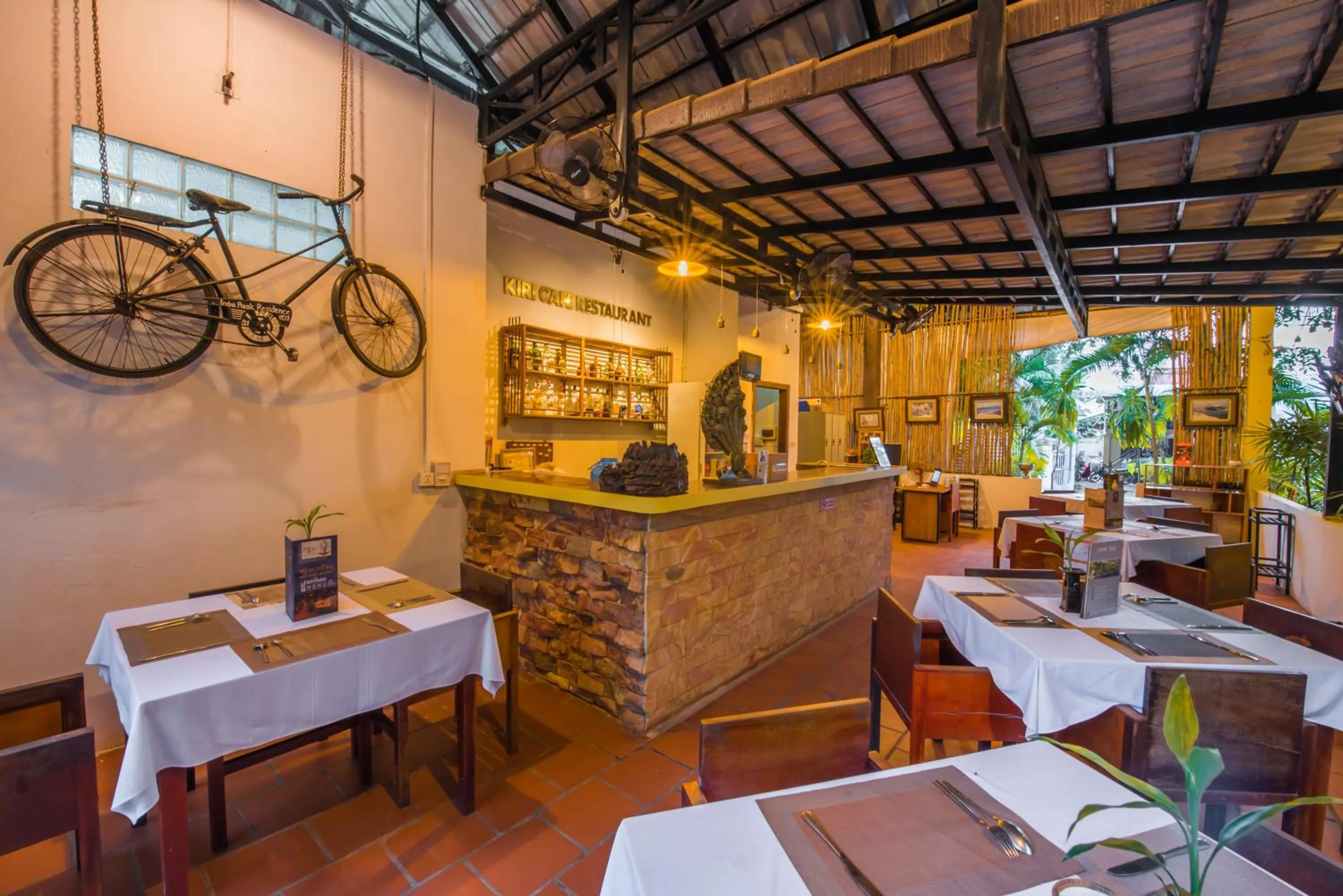 Restaurant/places to eat in Samnak Lounge