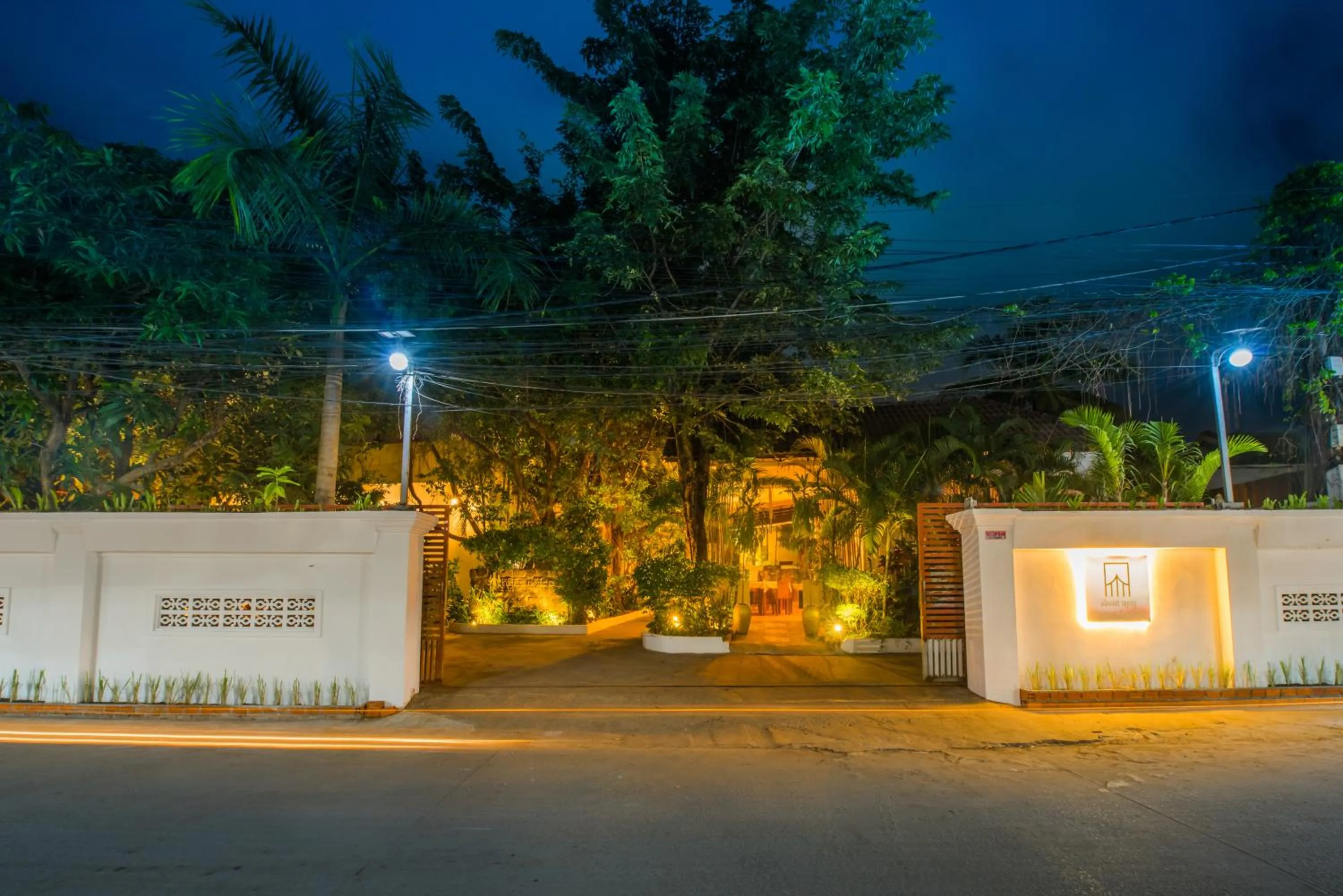 Facade/entrance in Samnak Lounge