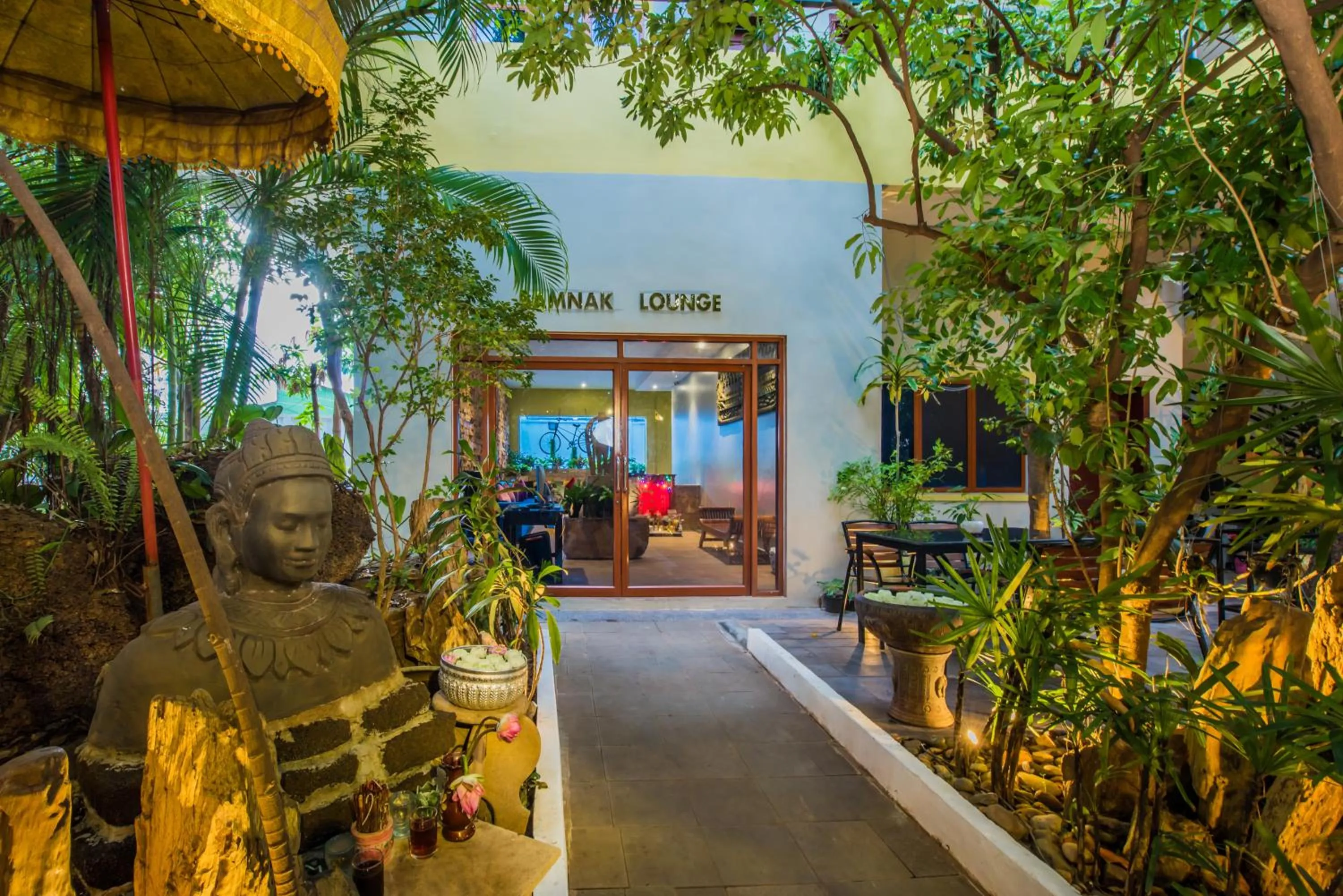 Garden in Samnak Lounge