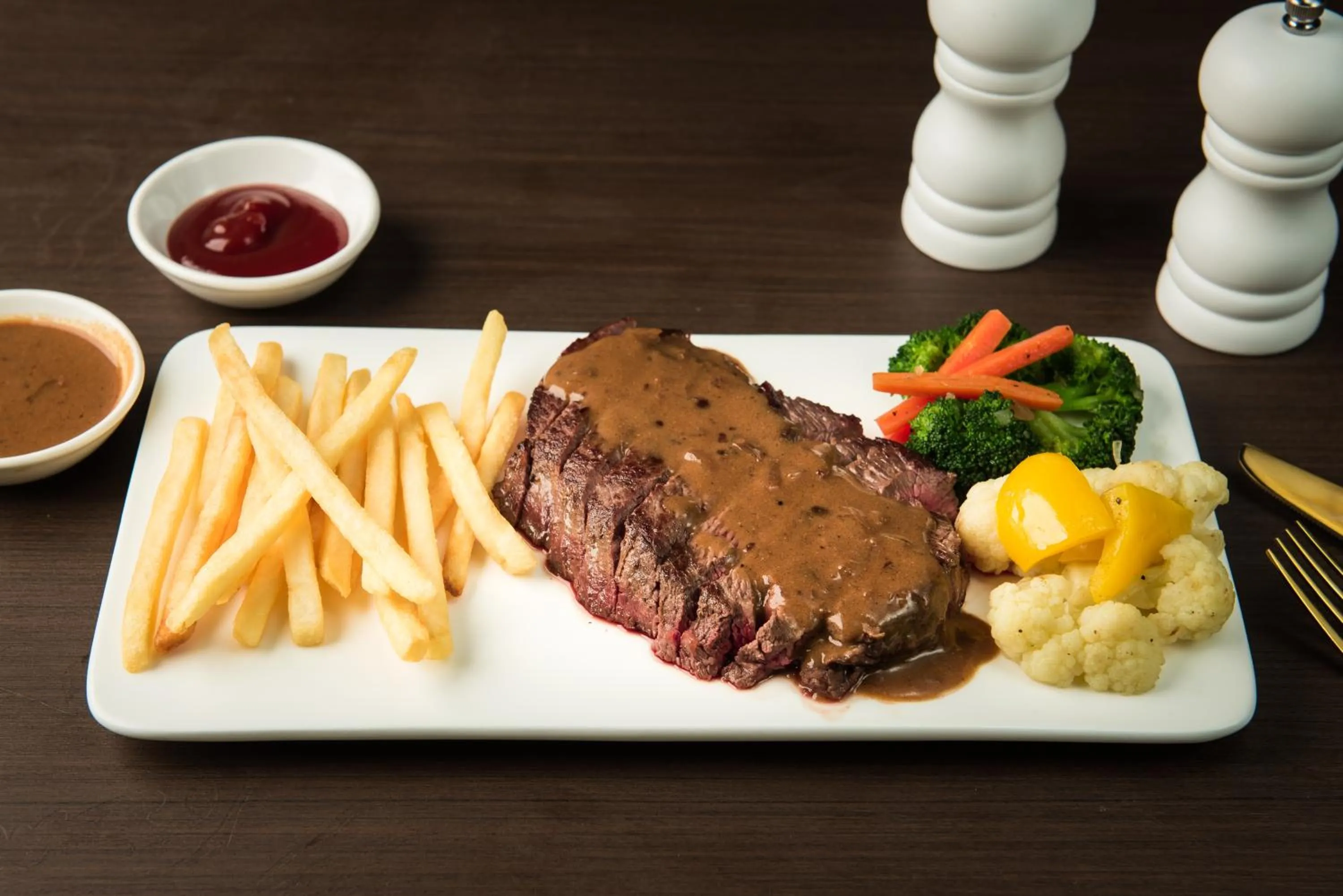 Lunch in Samnak Lounge