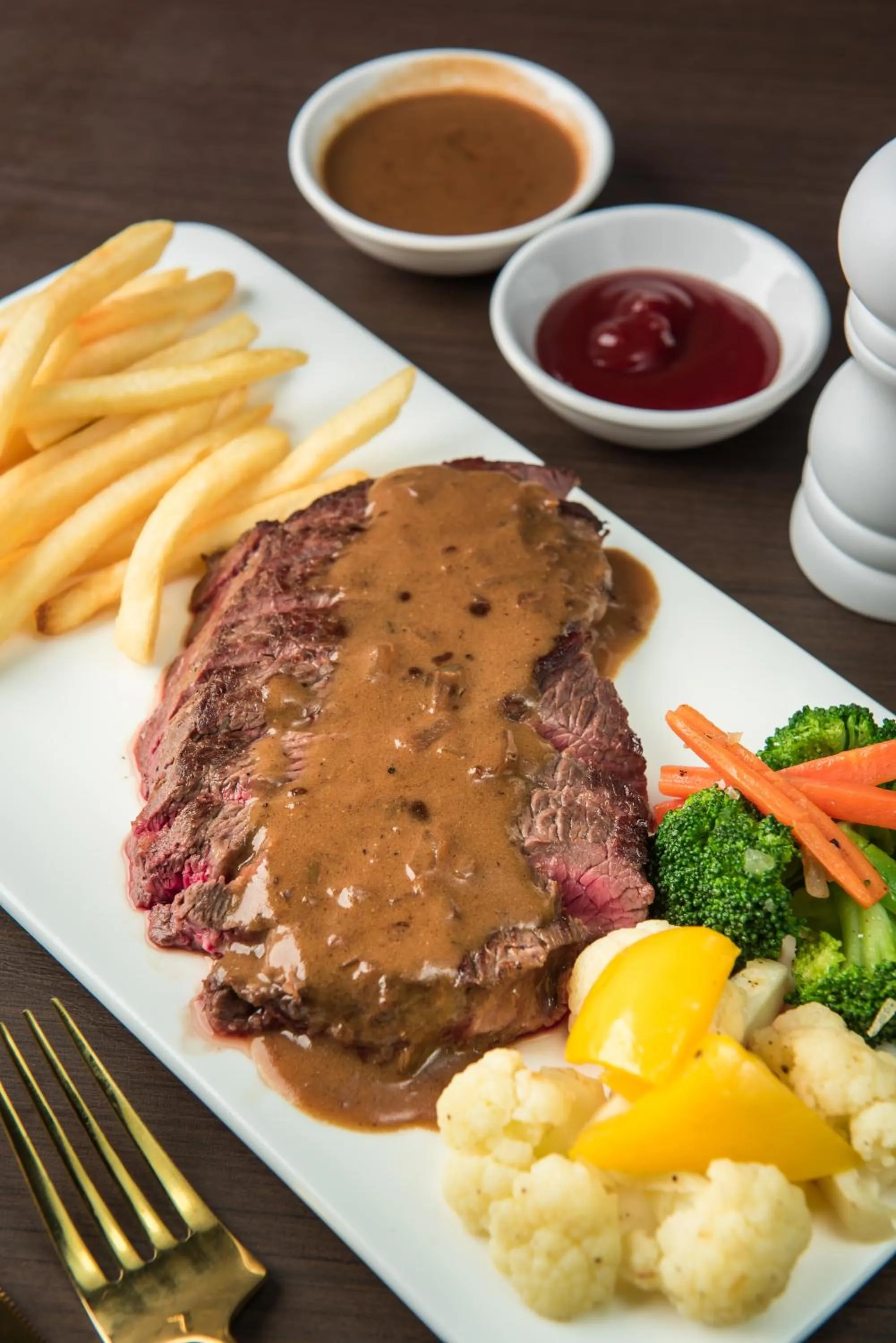 Meals in Samnak Lounge