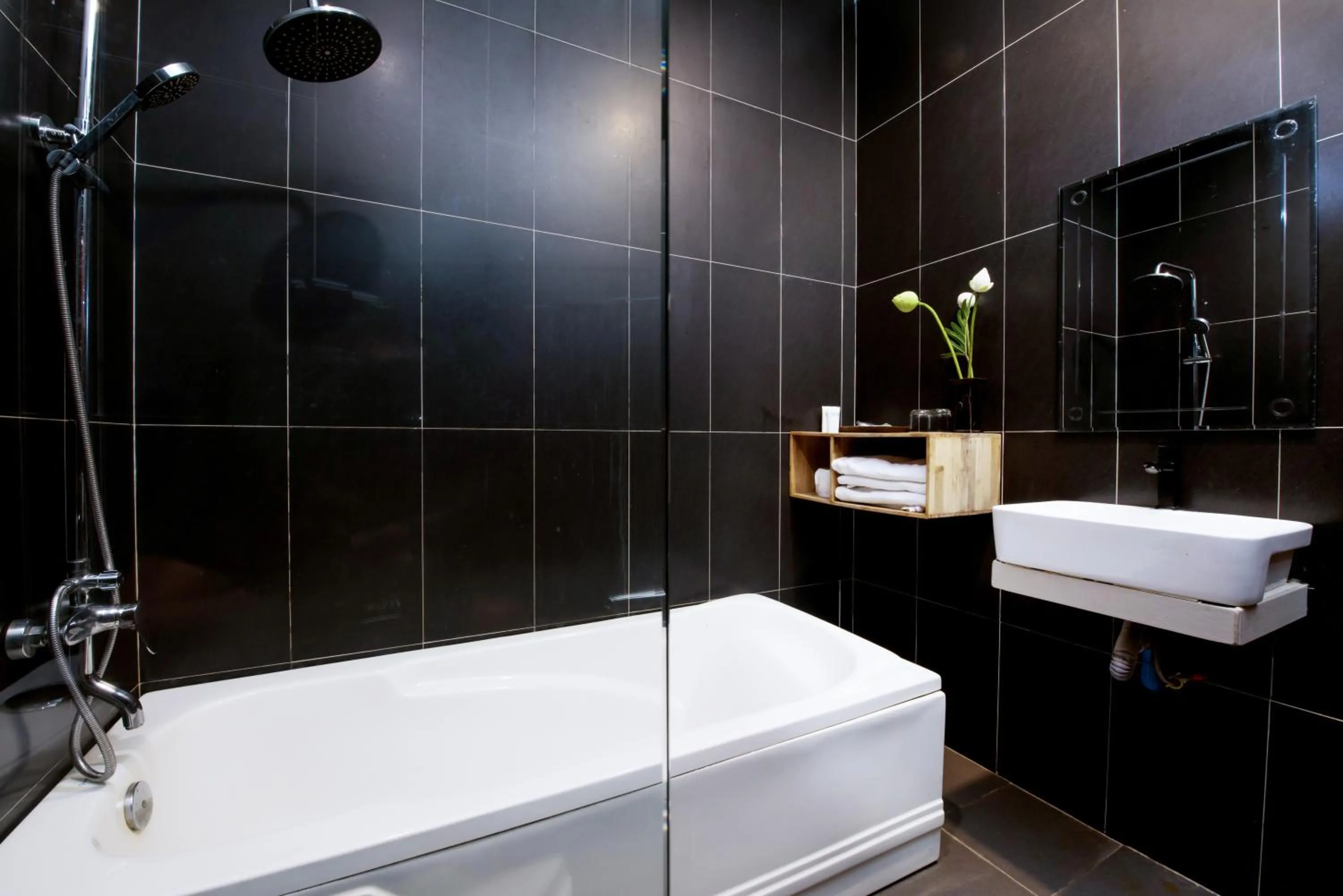 Bath in Samnak Lounge