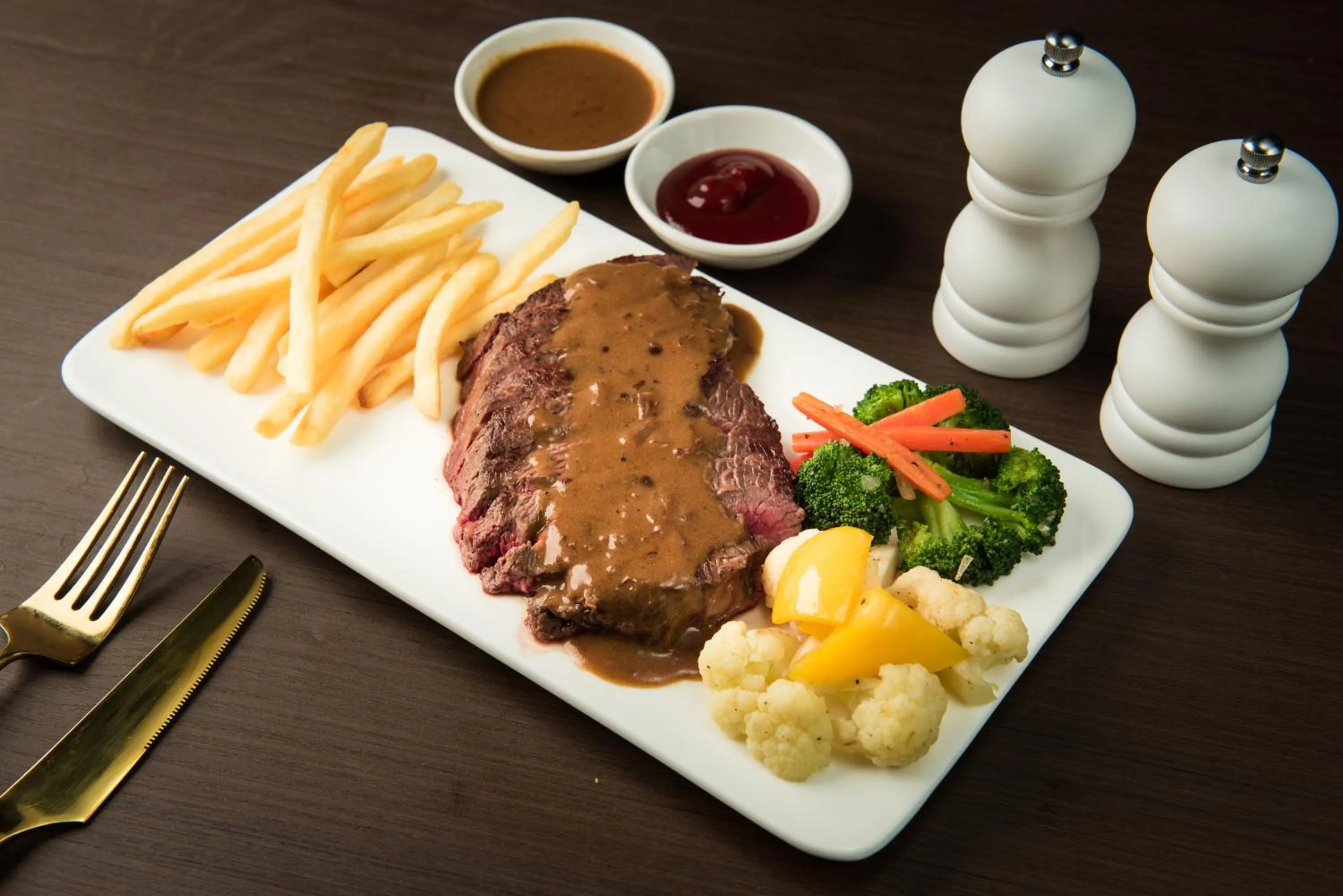 Dinner in Samnak Lounge