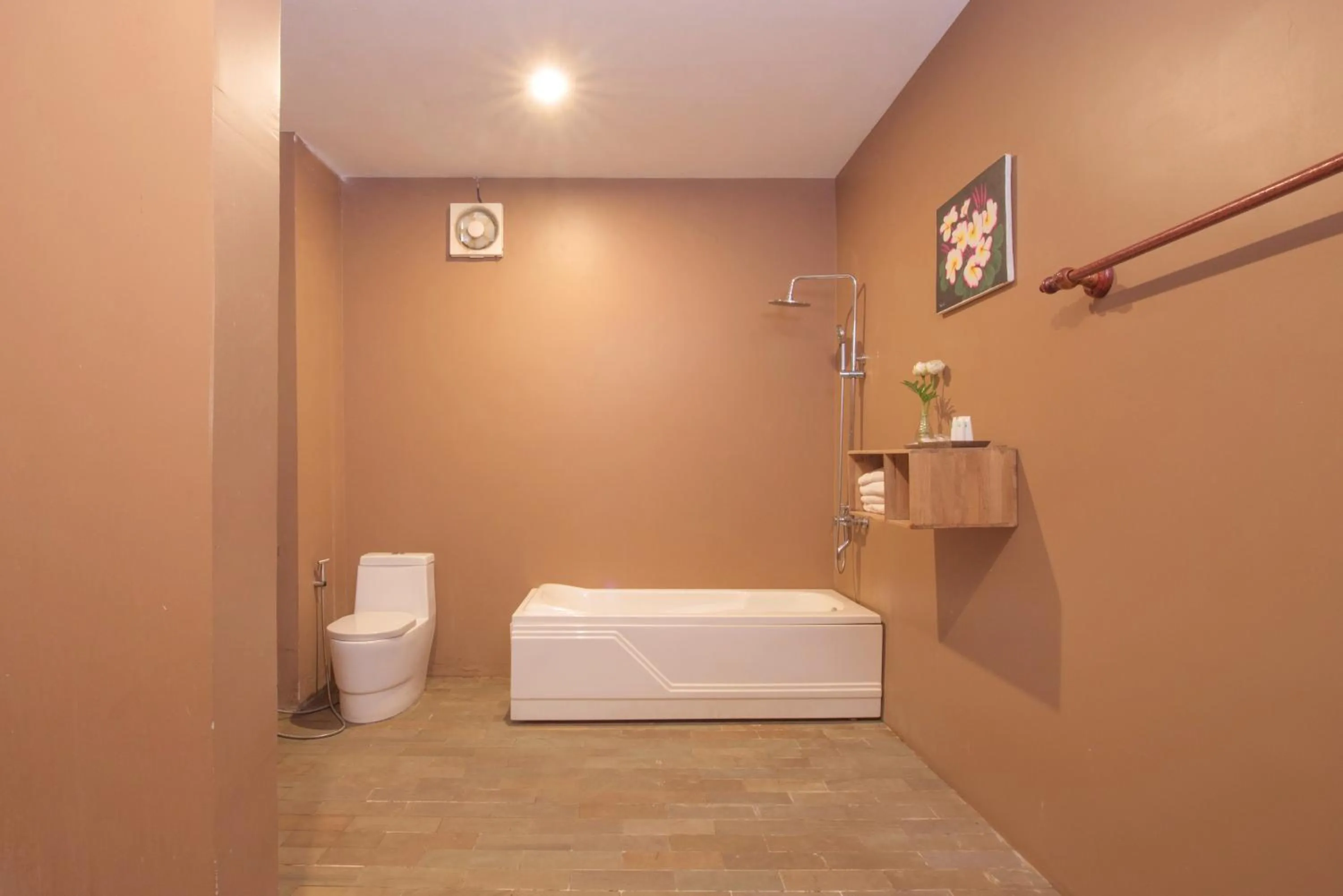 Hot Tub in Samnak Lounge