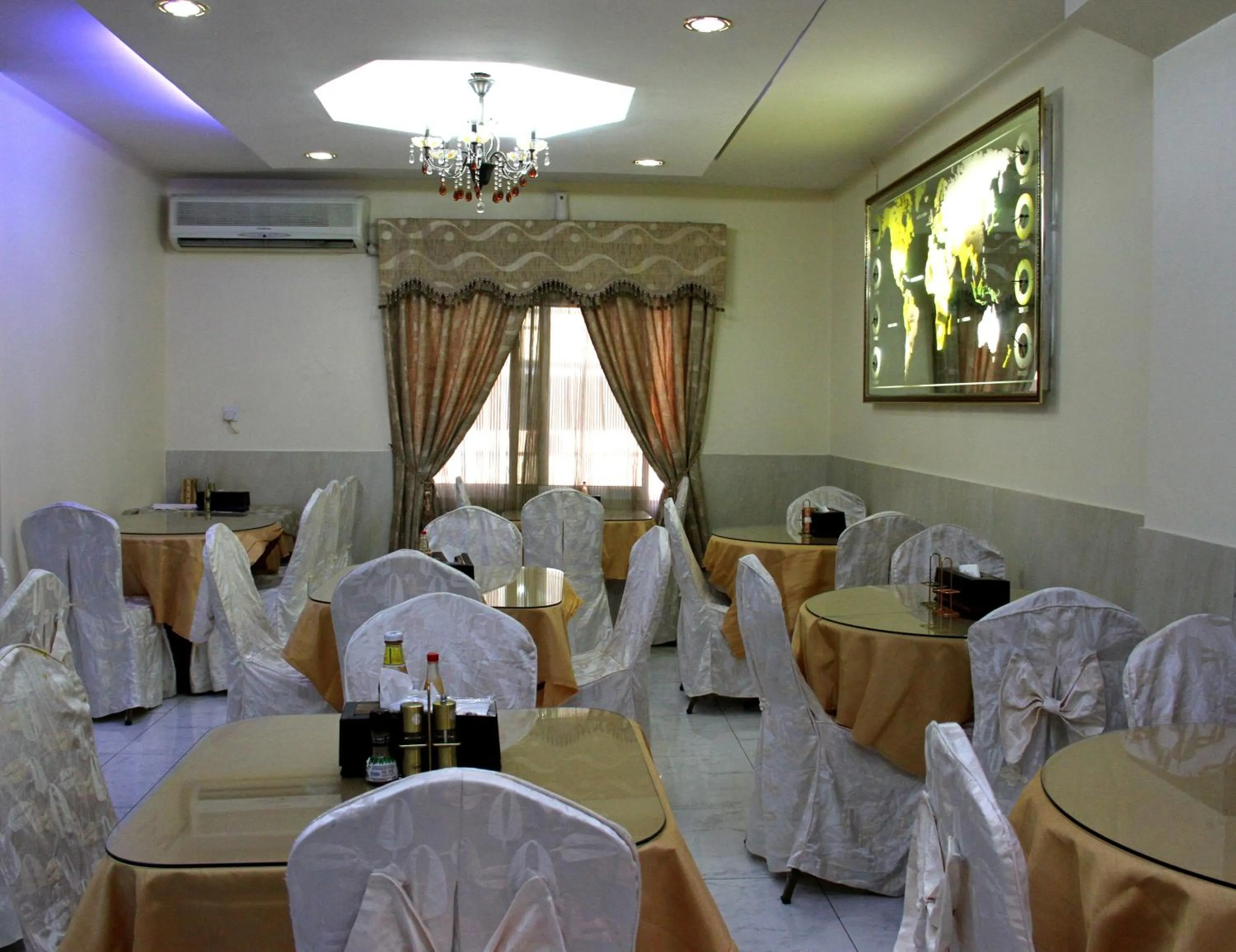 Restaurant/places to eat in Al Ahrar Hotel