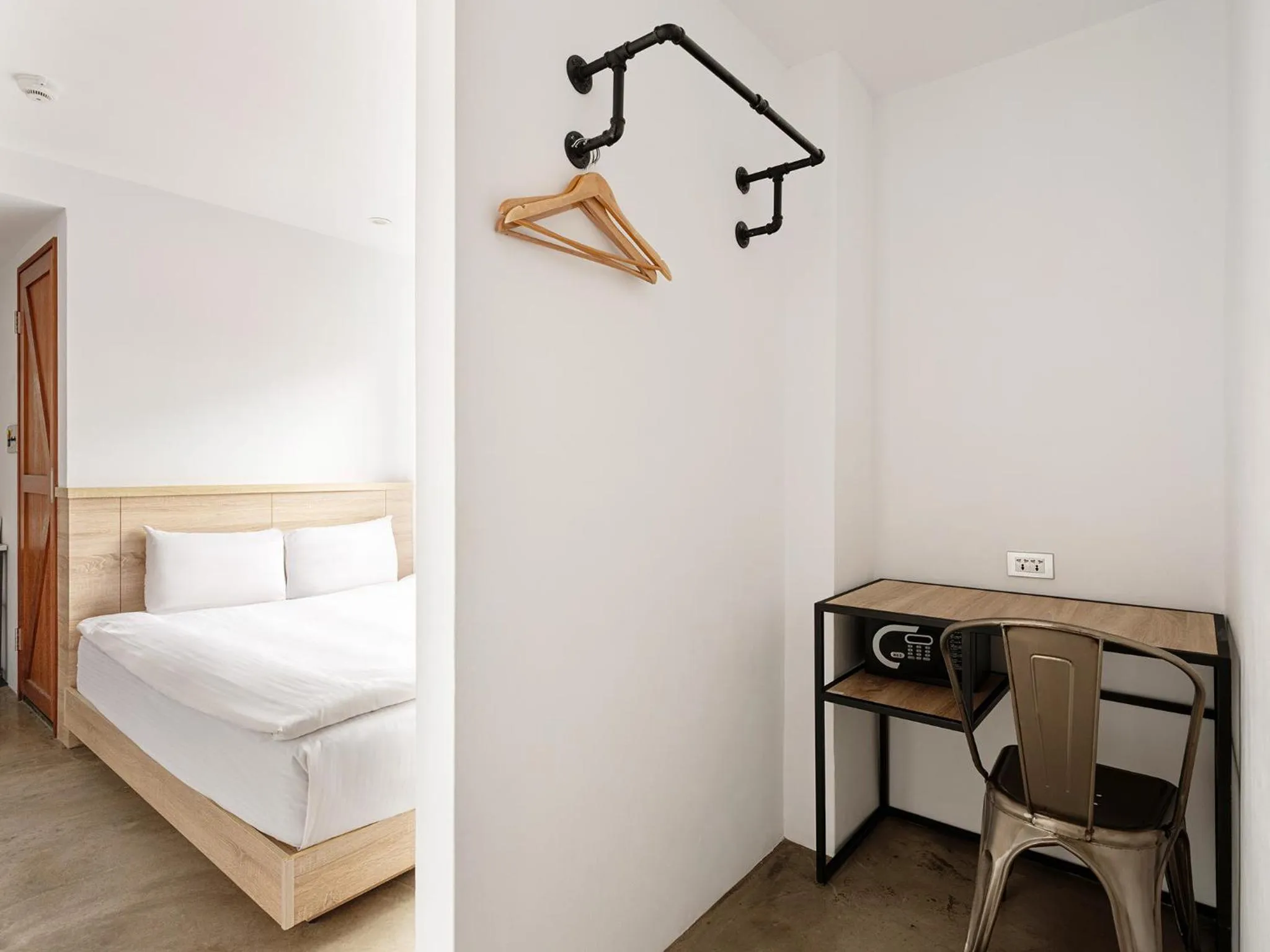 Photo of the whole room, Bed in CHASE Hotel