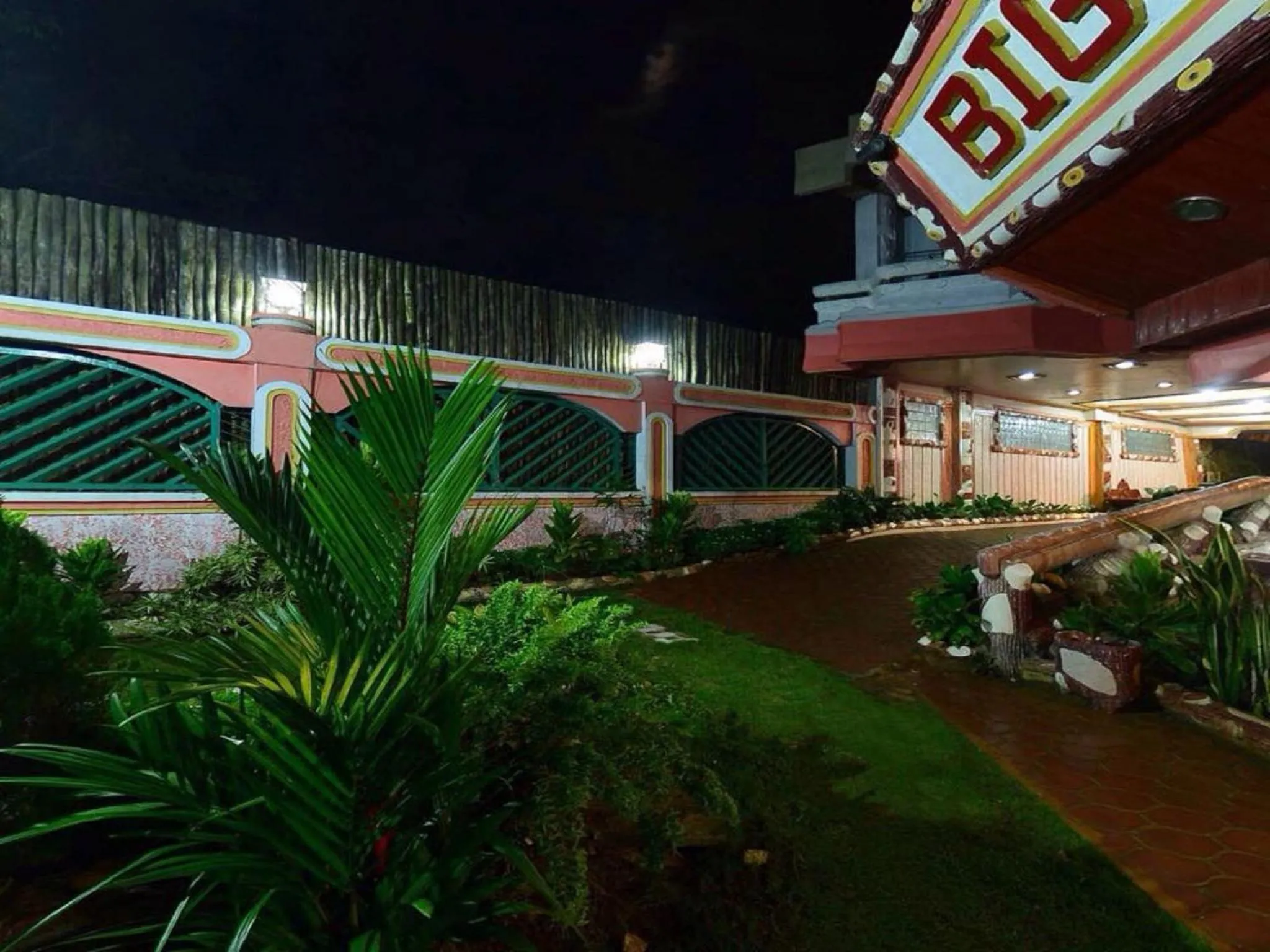 Night in Big Creek Mansion