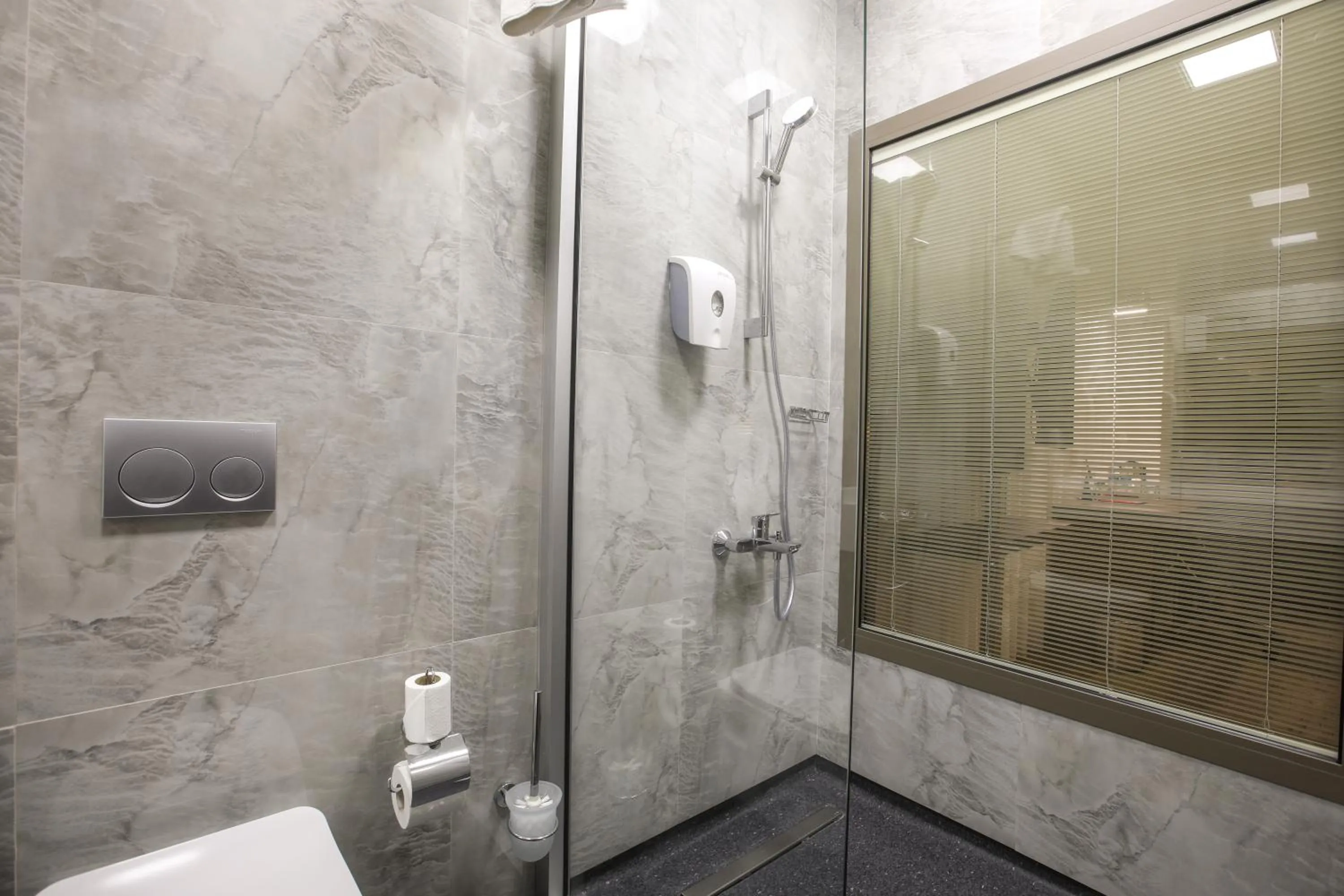 Shower in Best Western Premier Karsiyaka Convention & Spa Hotel