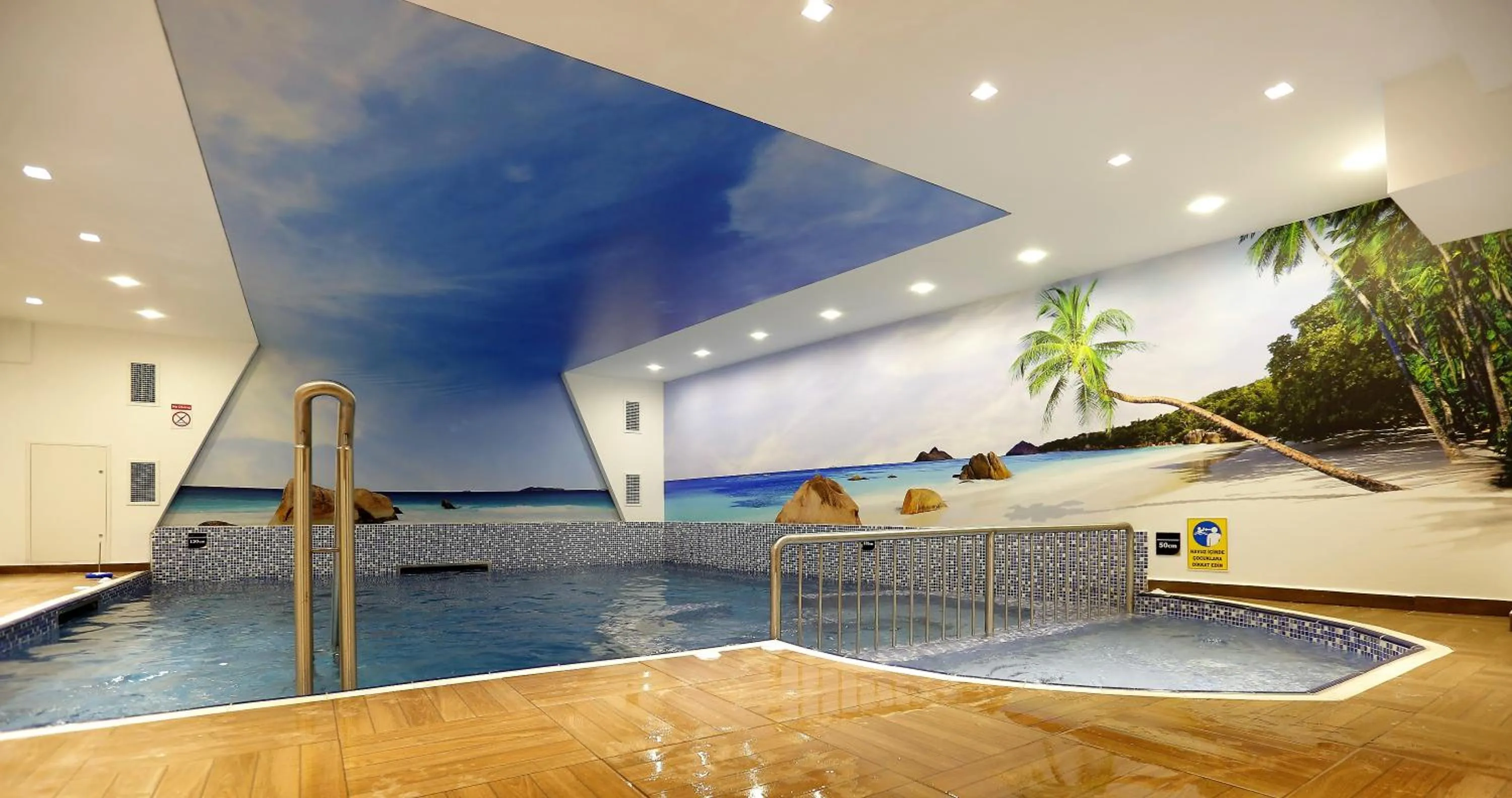 Swimming pool in Best Western Premier Karsiyaka Convention & Spa Hotel