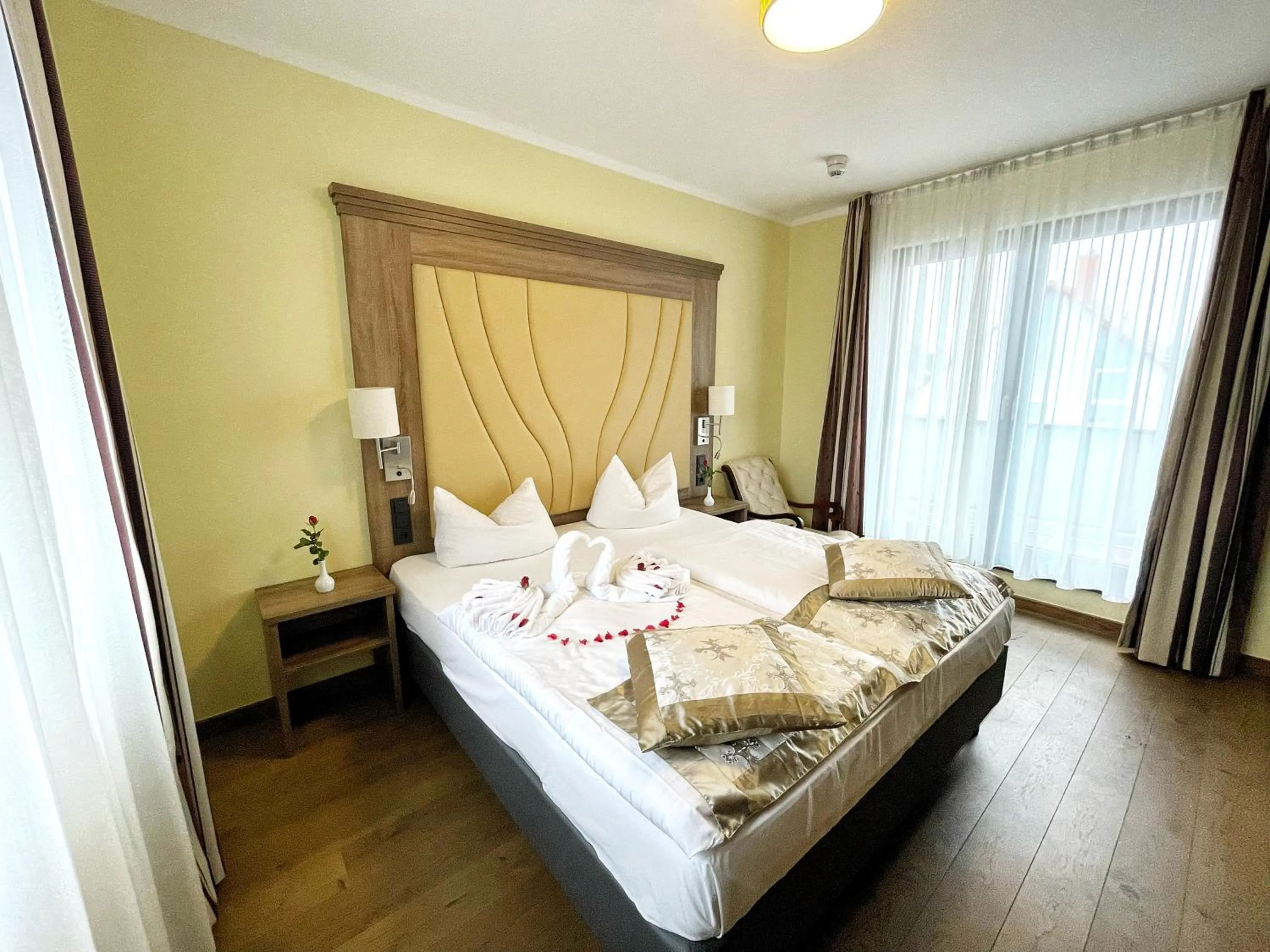 Bed in Naam Hotel & Apartments Frankfurt City-Messe Airport